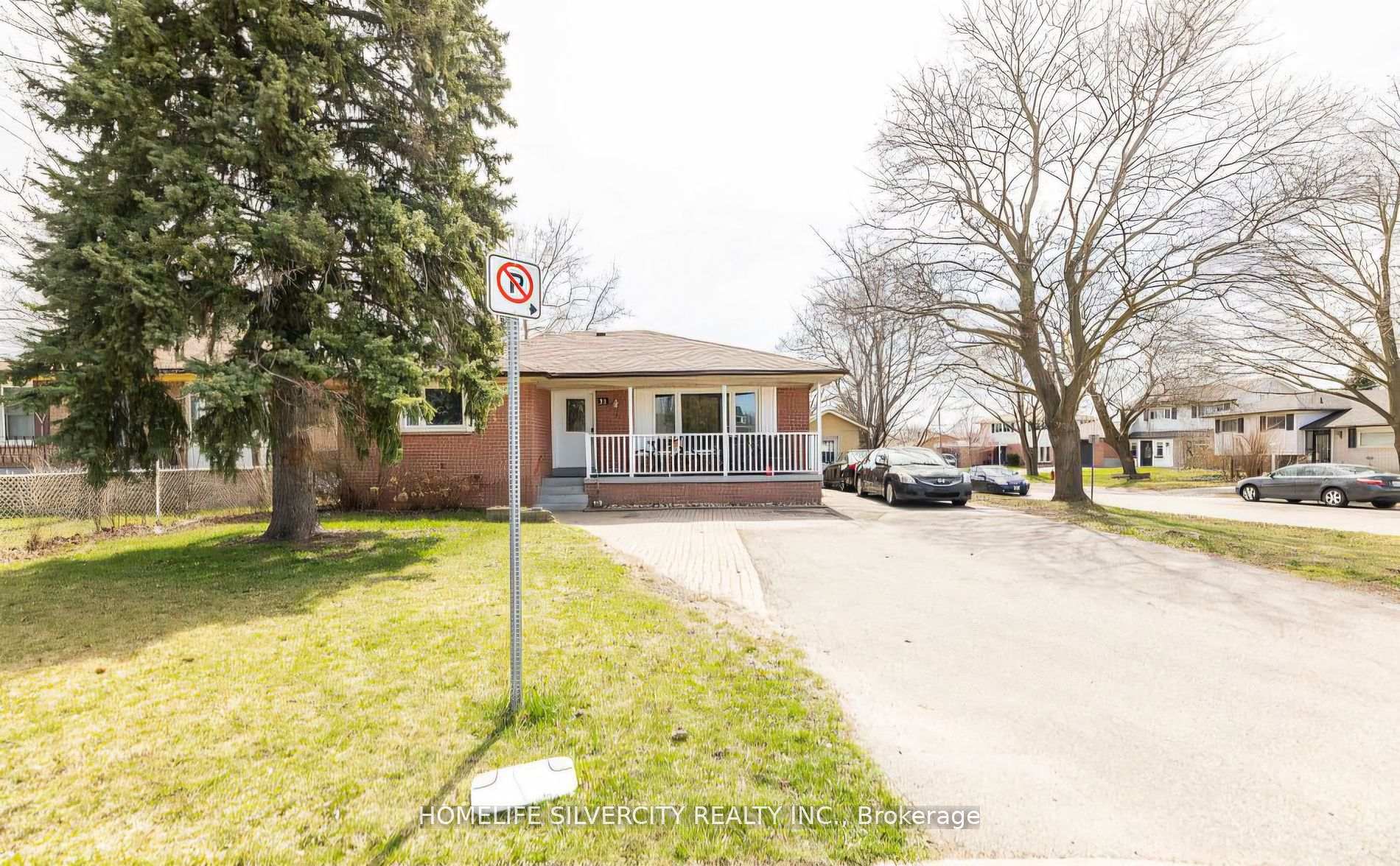 Front of 31 Windermere Court S