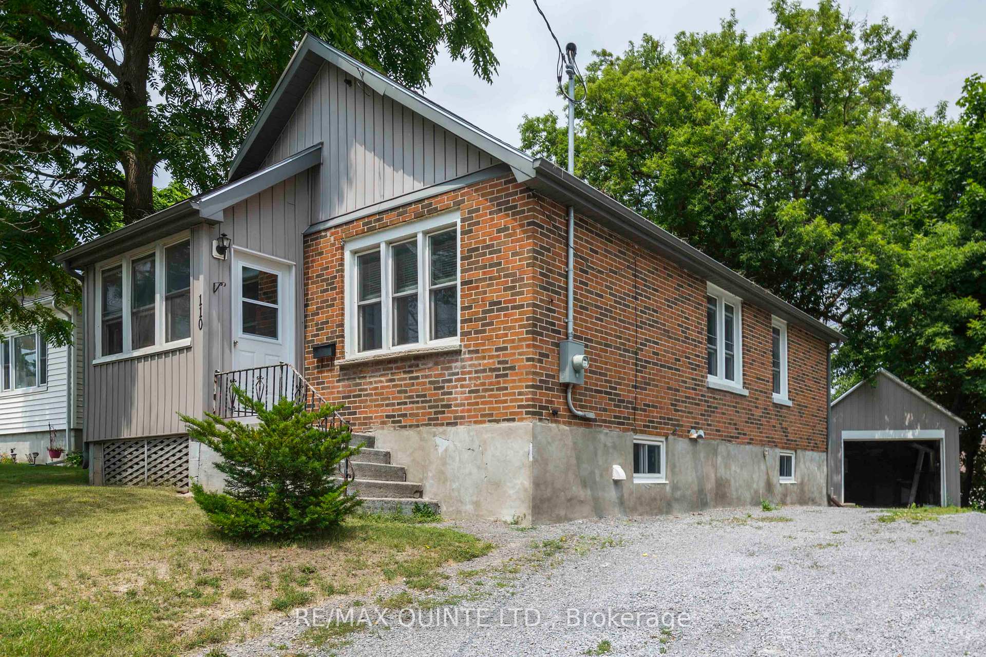 Front of 110 Moira Street W