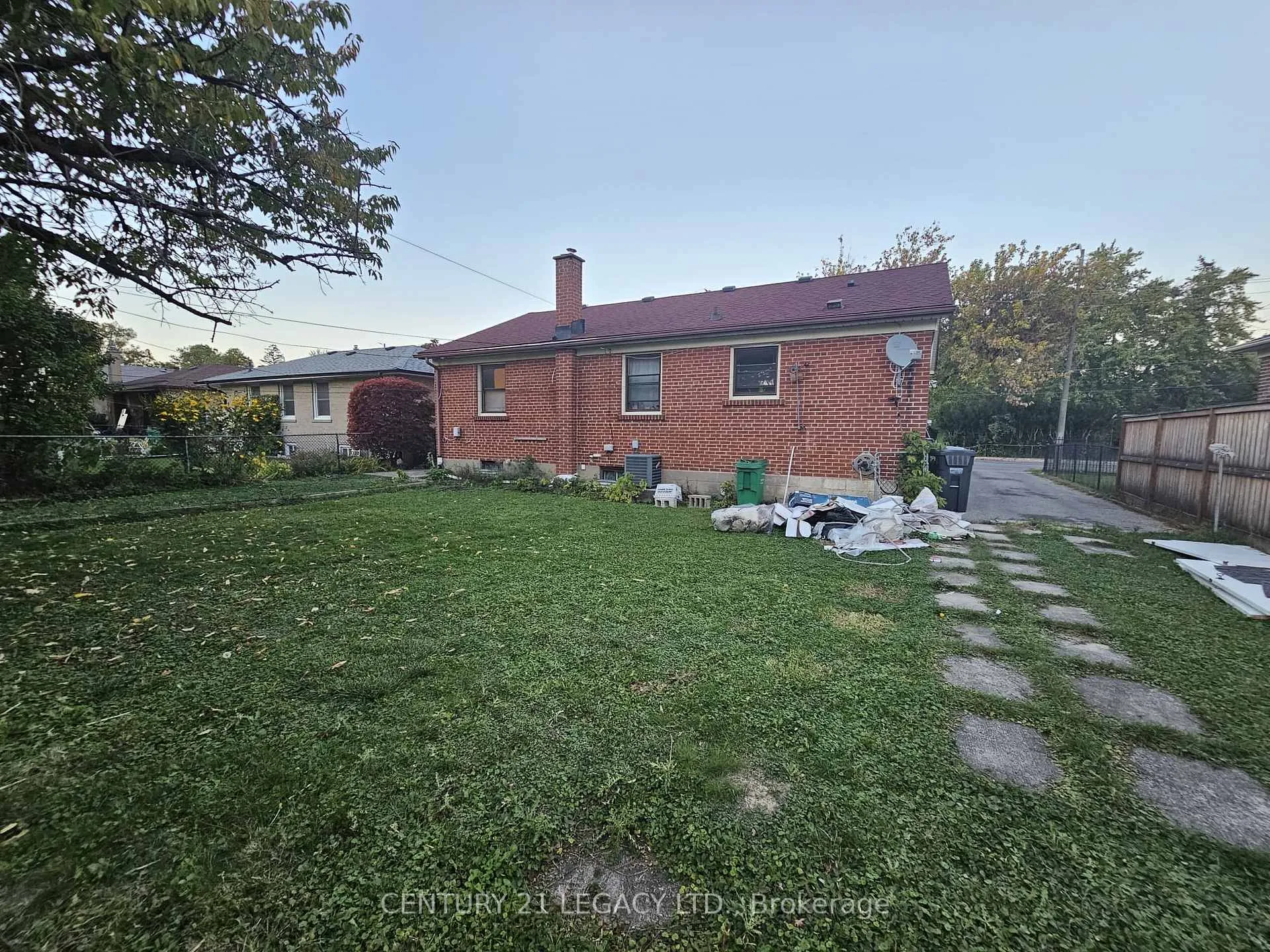 Photo 13 of 101 McMurchy Avenue S, Brampton, Brampton South — HOMEH