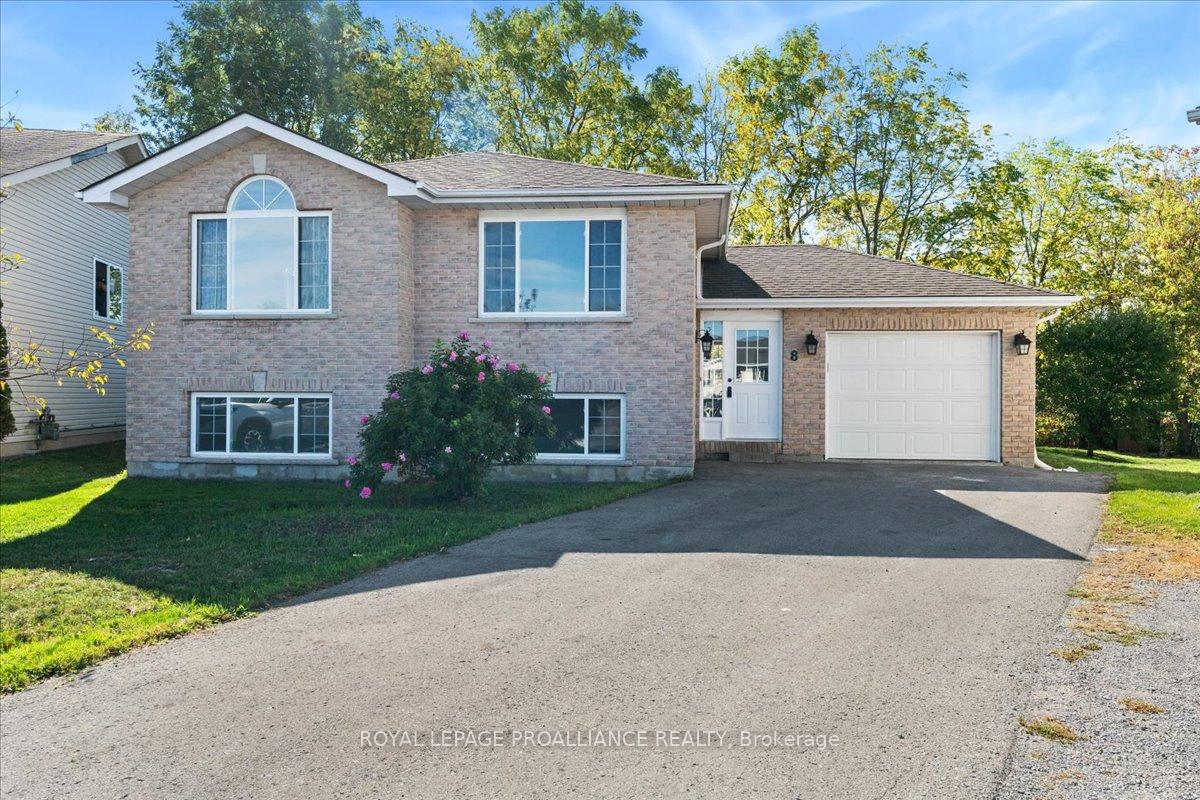 Front of 8 Lake Court