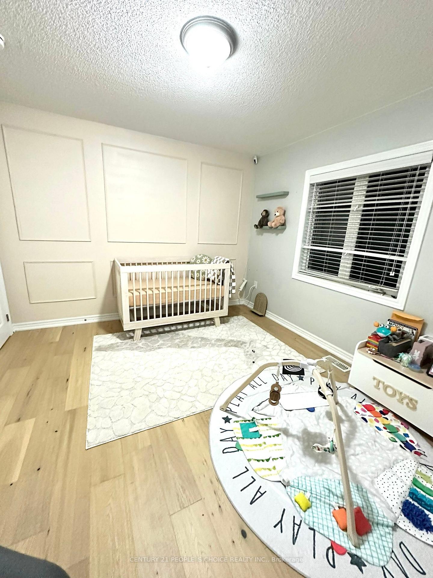 Photo 10 of 49 Bellcrest Road N, Brampton, Credit Valley — HOMEH