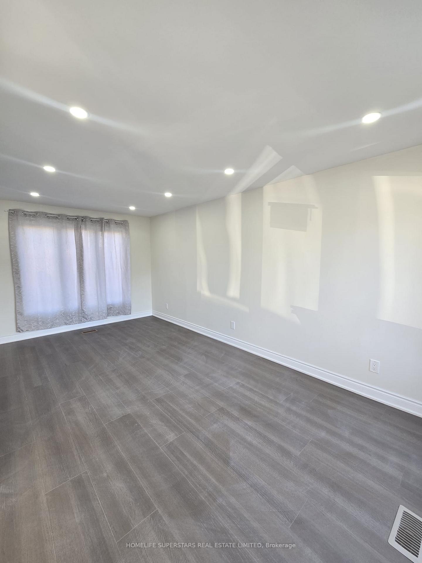 Photo 5 of 17 Heatherside Court, Brampton, Central Park — HOMEH