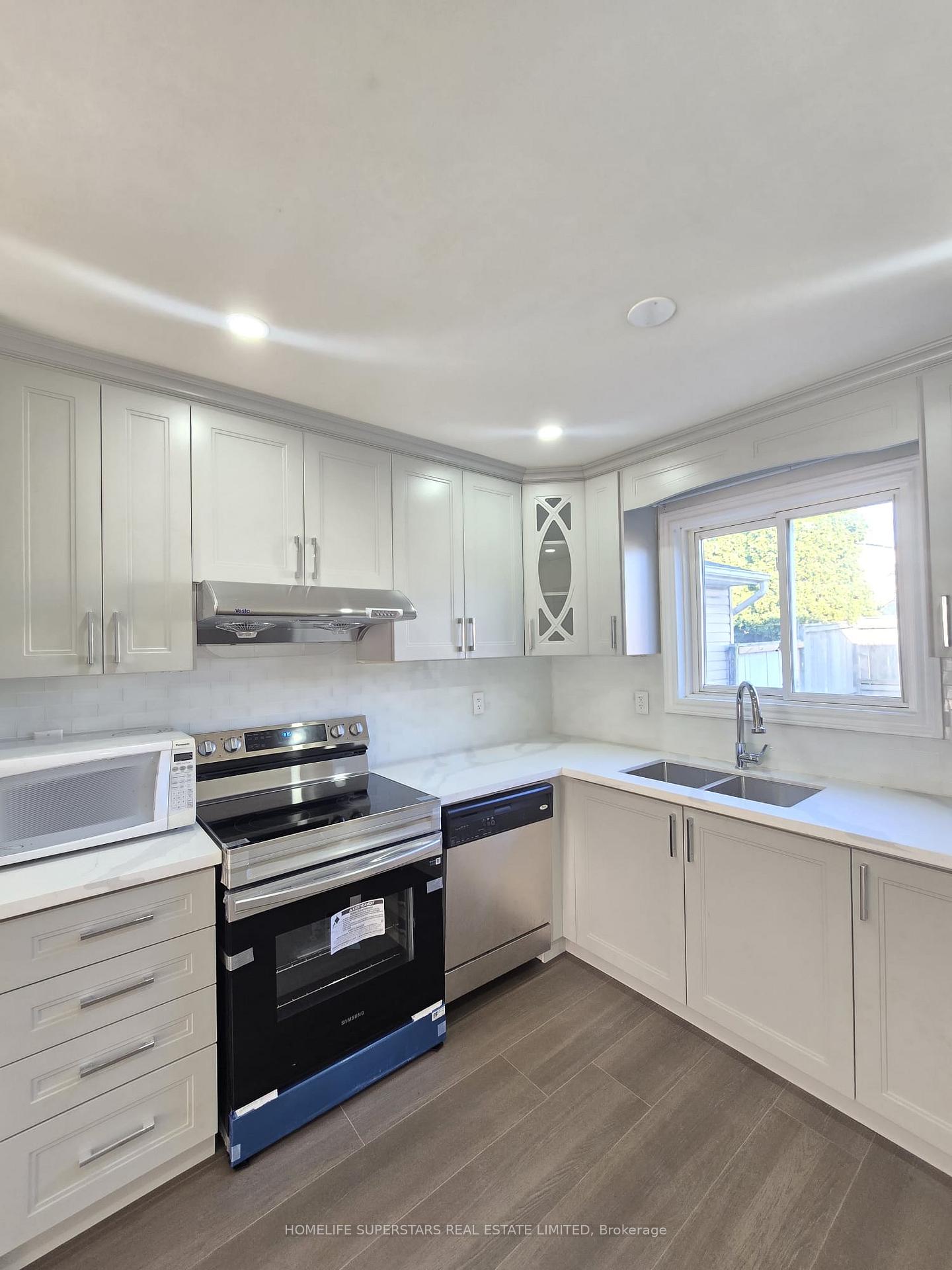 Photo 6 of 17 Heatherside Court, Brampton, Central Park — HOMEH