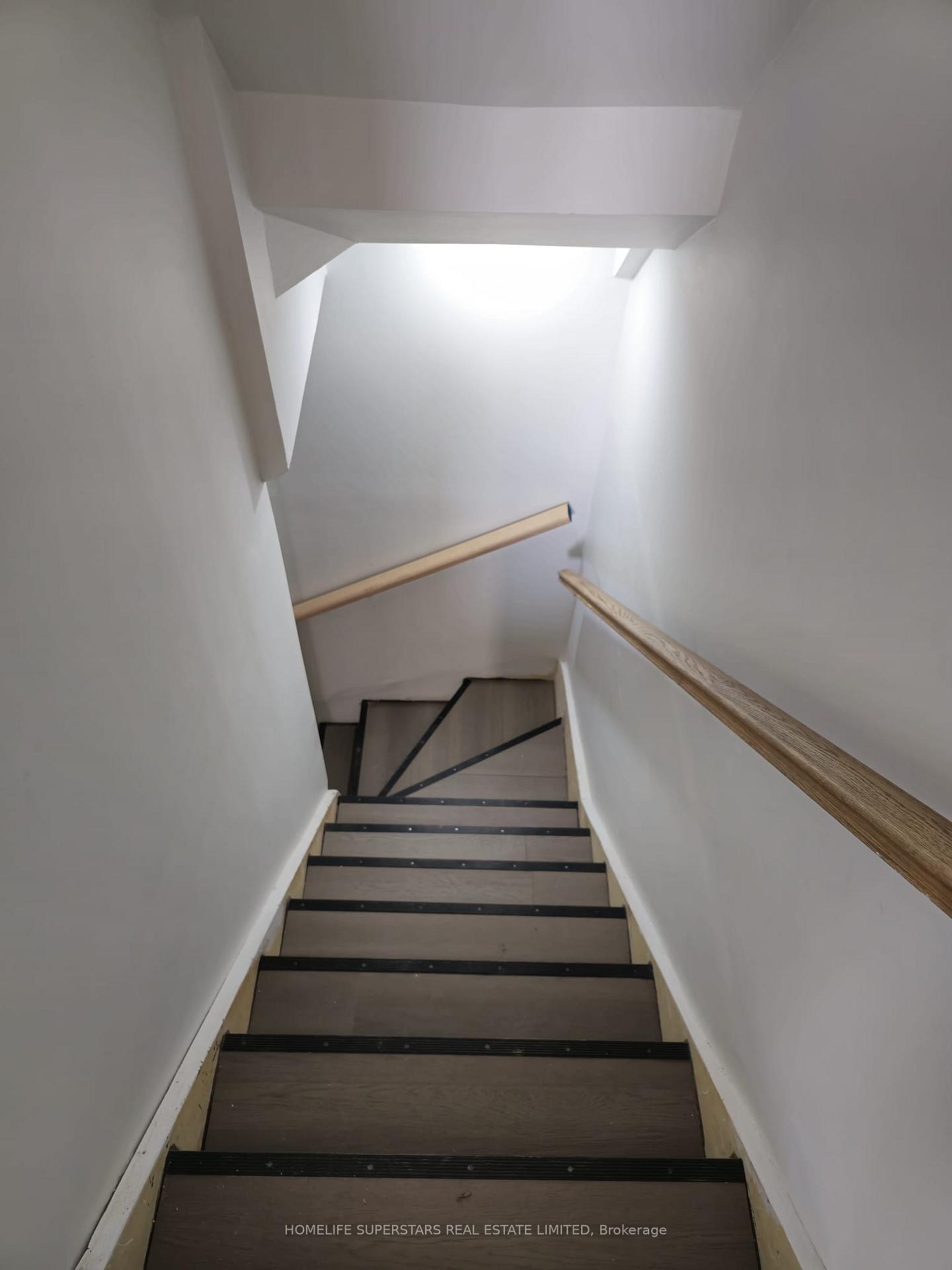 Photo 7 of 17 Heatherside Court, Brampton, Central Park — HOMEH