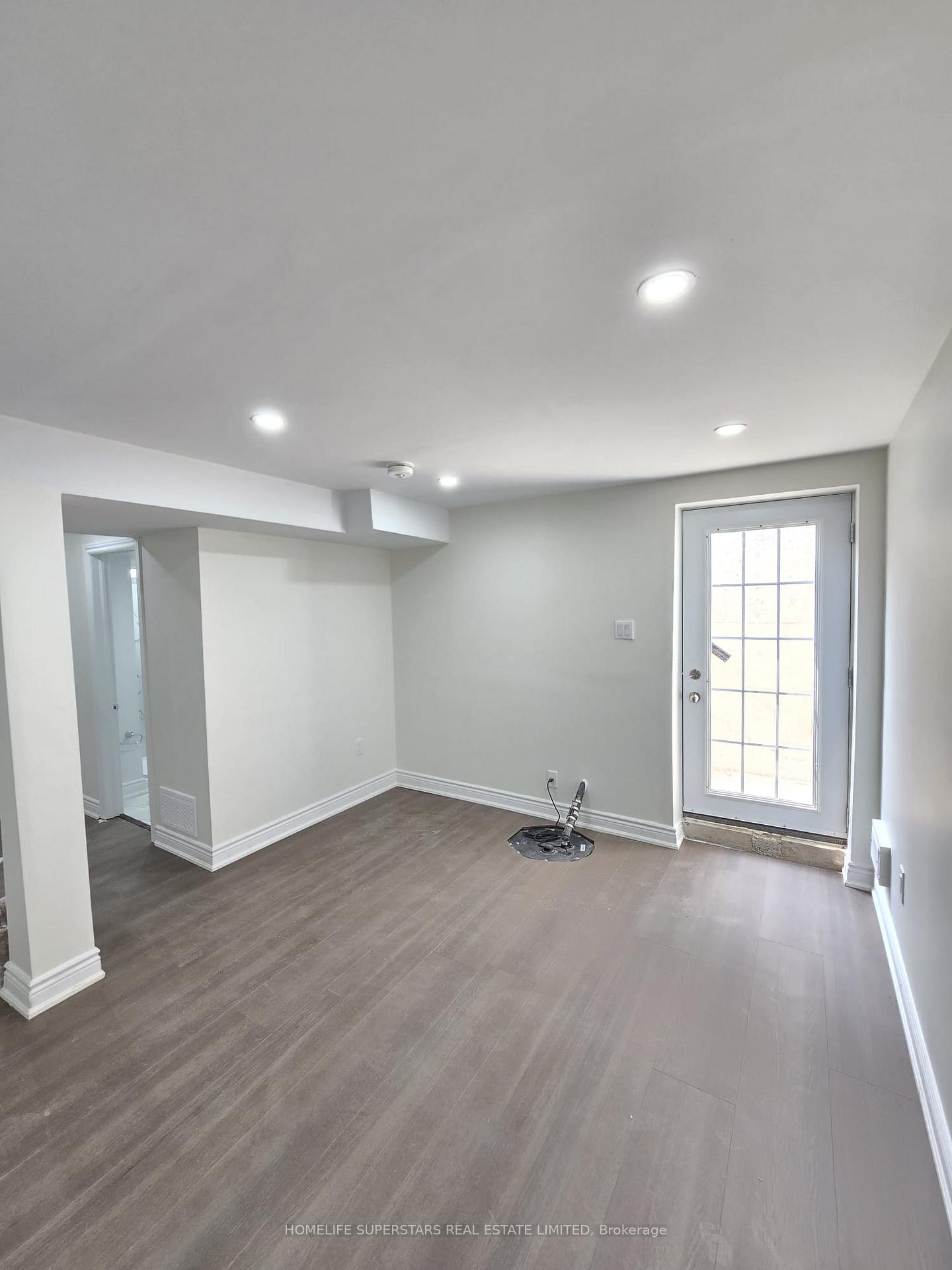 Photo 8 of 17 Heatherside Court, Brampton, Central Park — HOMEH