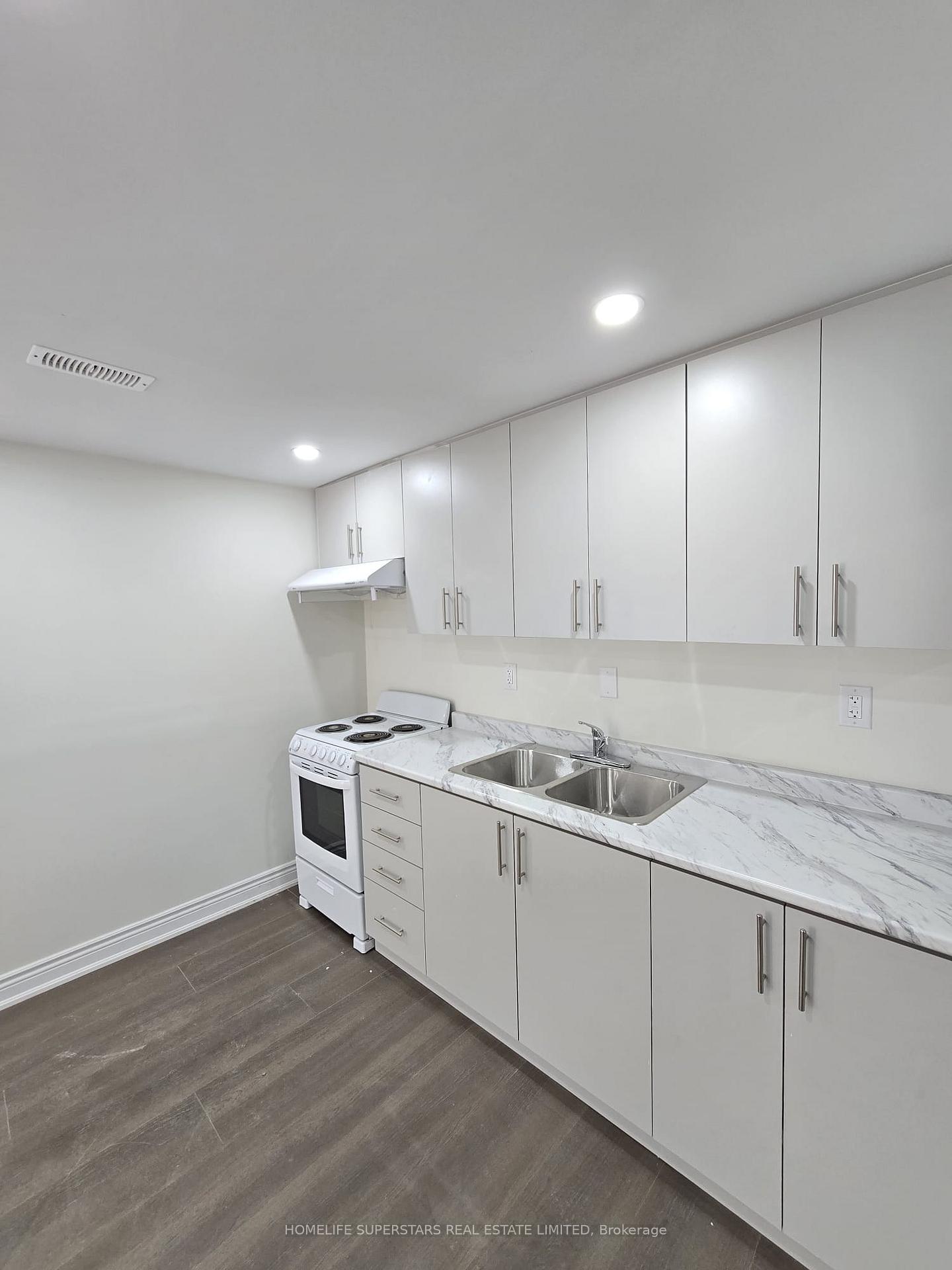 Photo 10 of 17 Heatherside Court, Brampton, Central Park — HOMEH