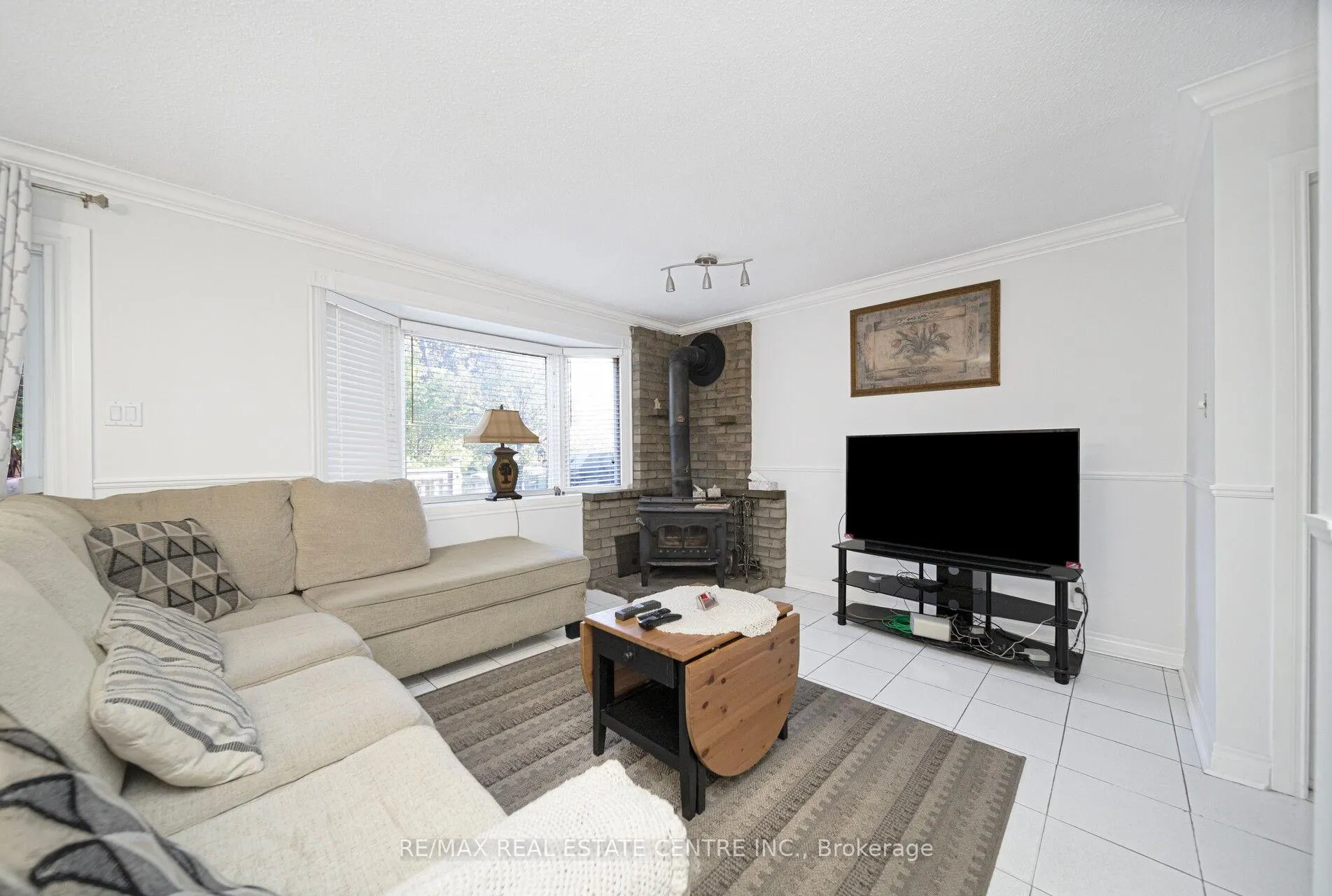 Photo 11 of 2 Charters Road, Brampton, Madoc — HOMEH