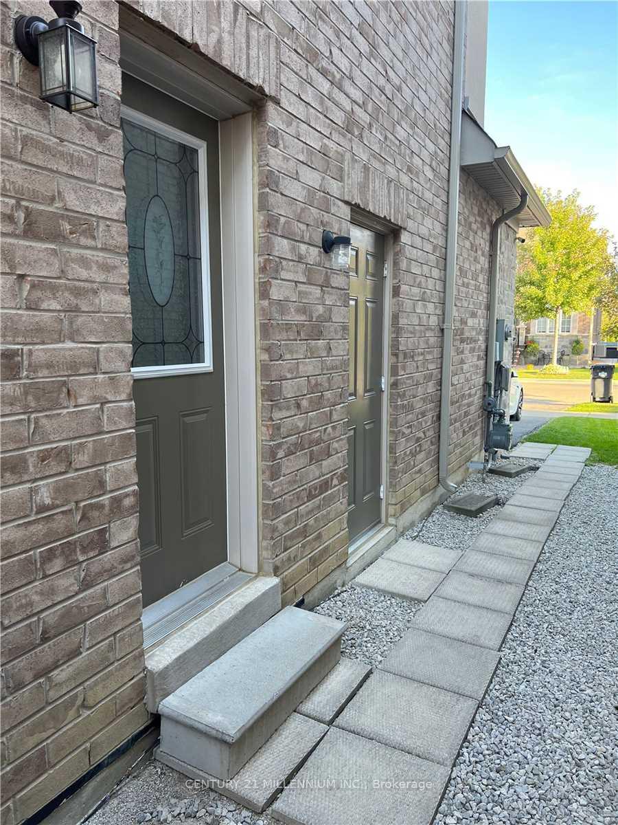 Photo 4 of 14 Gosfield Drive, Brampton, Sandringham-Wellington — HOMEH