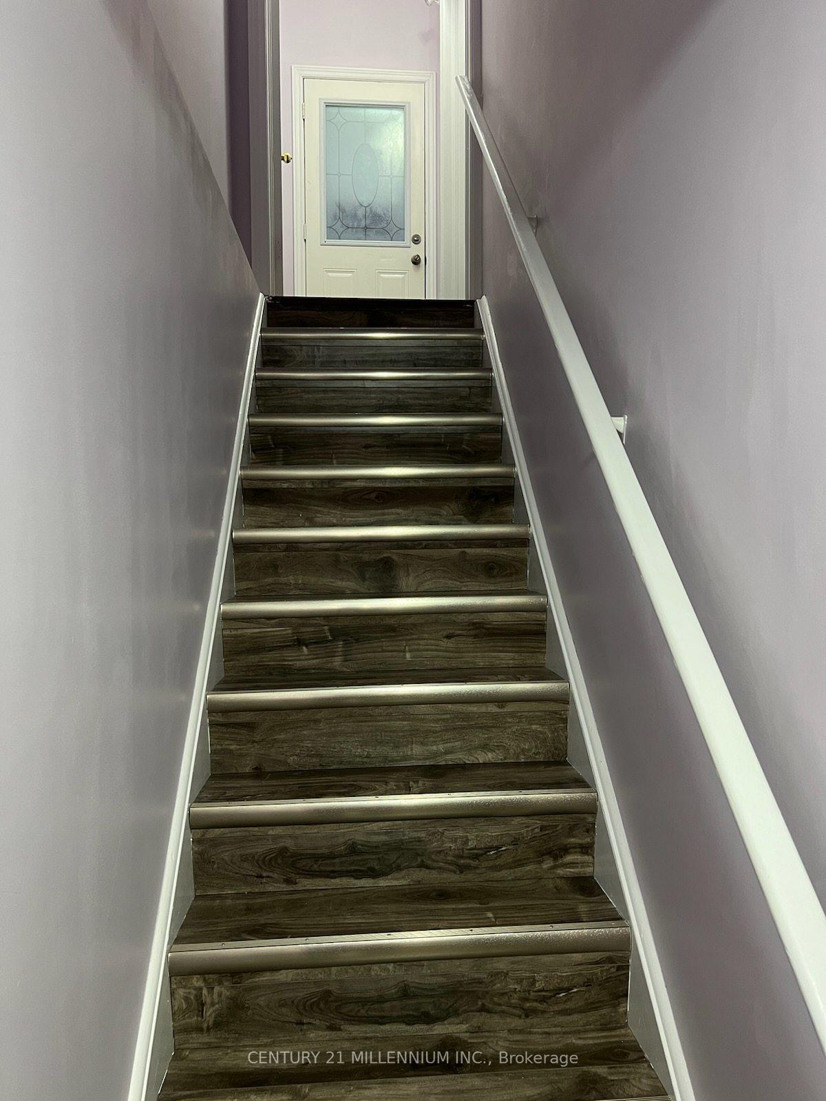 Photo 5 of 14 Gosfield Drive, Brampton, Sandringham-Wellington — HOMEH