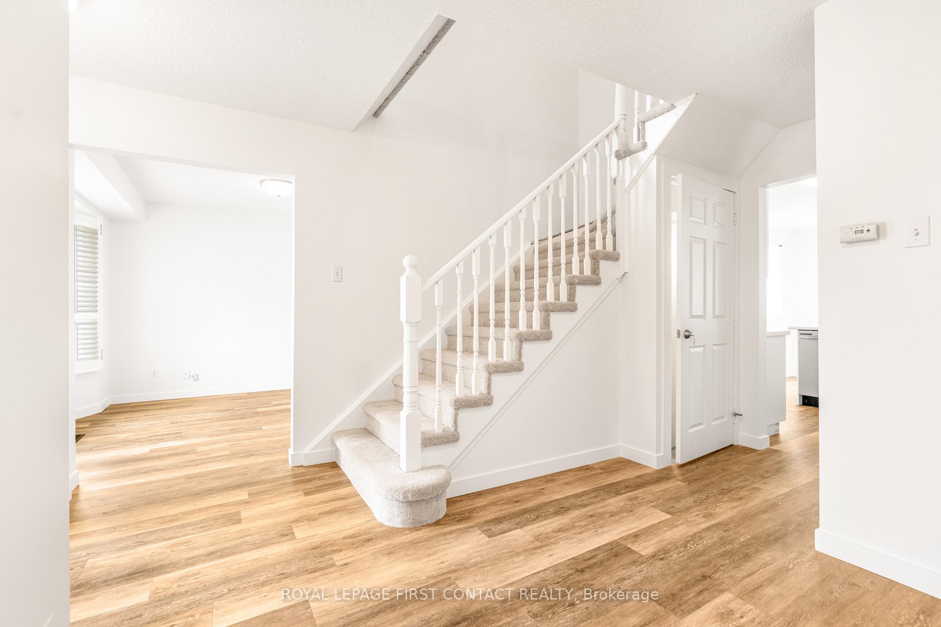 Photo 3 of Unit Upper Level, 8 Rosenfeld Drive, Barrie, 400 East — HOMEH