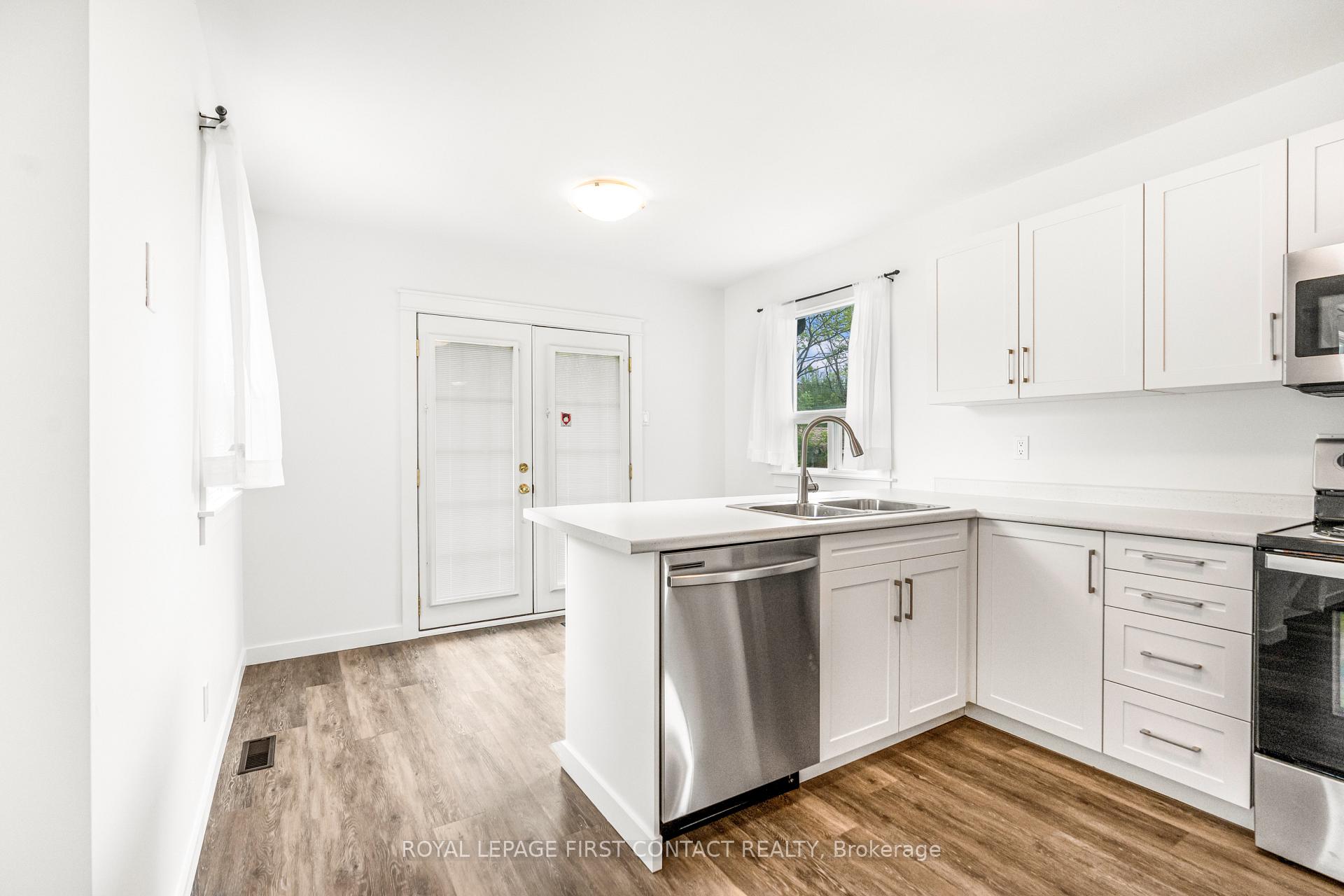 Photo 7 of Unit Upper Level, 8 Rosenfeld Drive, Barrie, 400 East — HOMEH