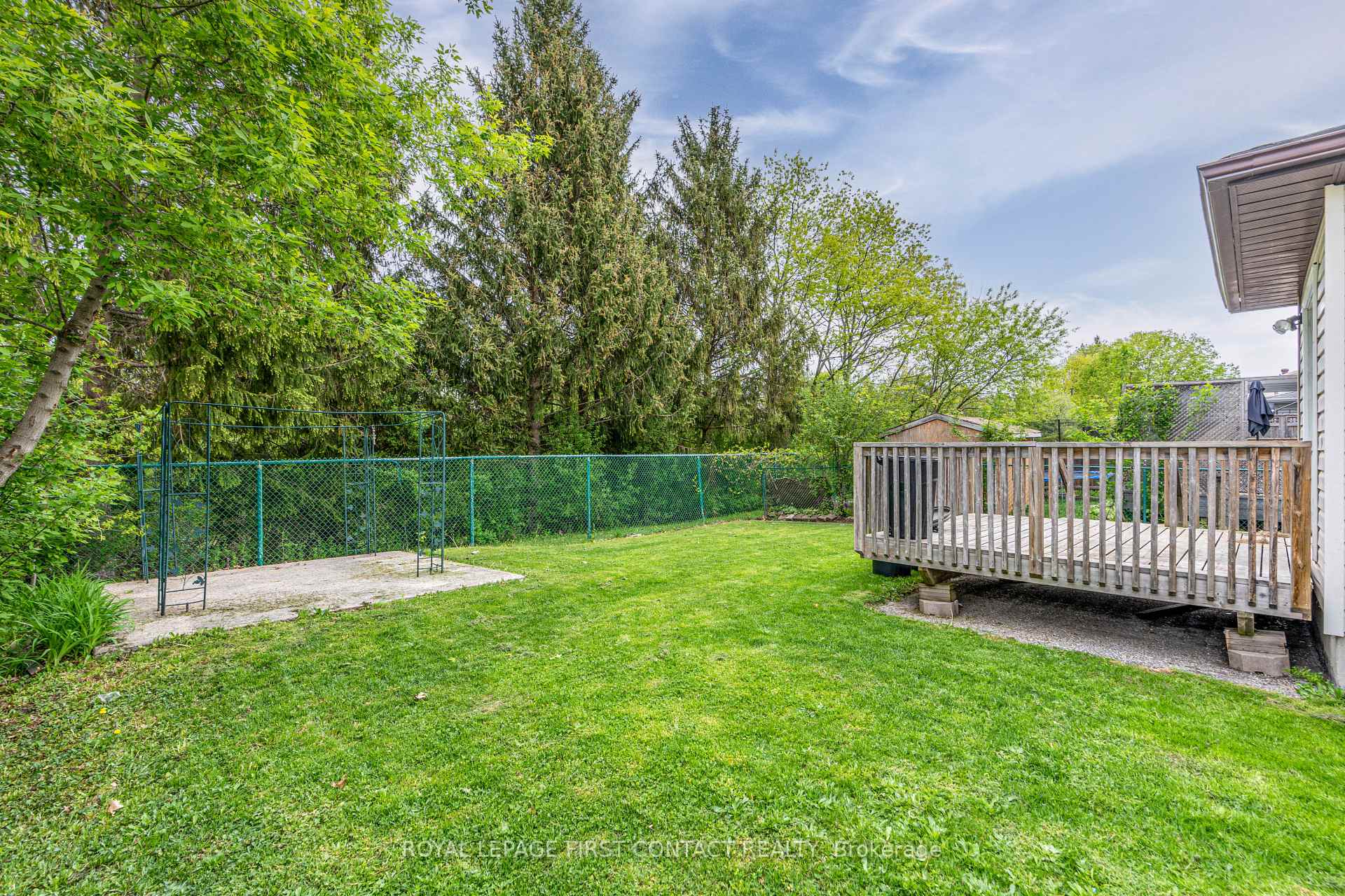 Photo 15 of Unit Upper Level, 8 Rosenfeld Drive, Barrie, 400 East — HOMEH
