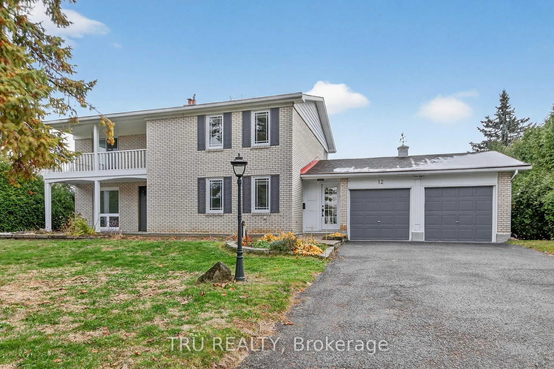 Photo 1 of 12 Apache Crescent, Ottawa, City View/Skyline/Fisher Heights/Parkwood Hills — HOMEH