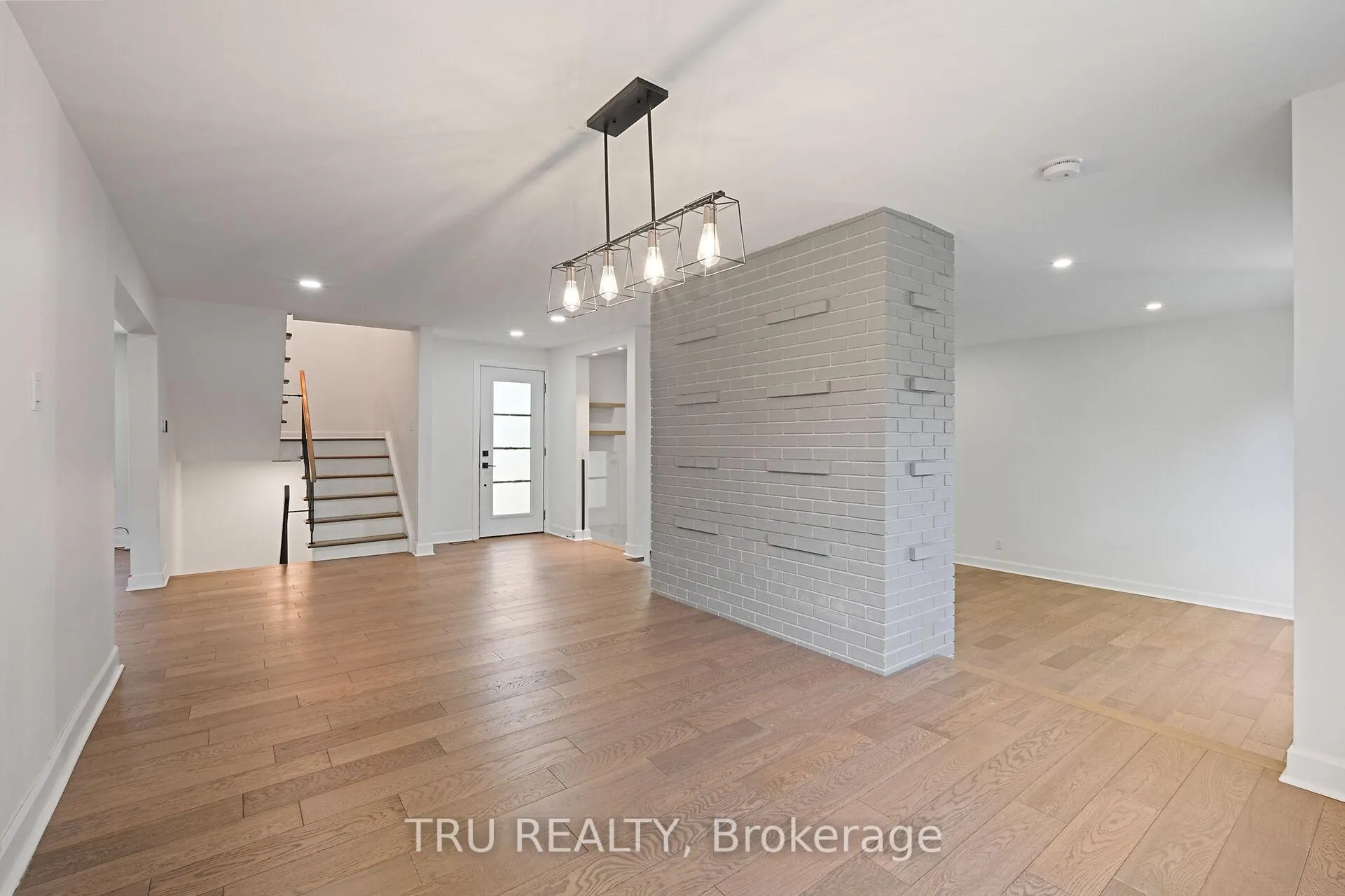 Photo 6 of 12 Apache Crescent, Ottawa, City View/Skyline/Fisher Heights/Parkwood Hills — HOMEH