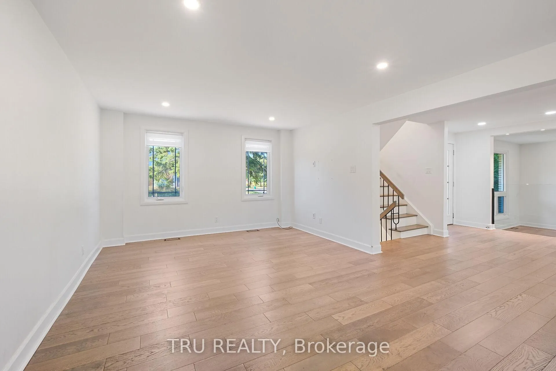 Photo 11 of 12 Apache Crescent, Ottawa, City View/Skyline/Fisher Heights/Parkwood Hills — HOMEH