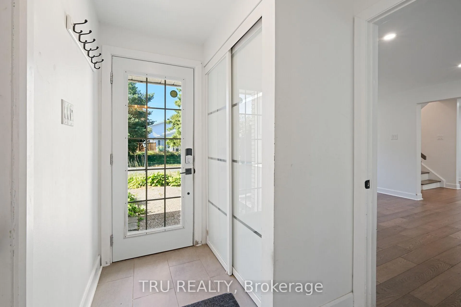 Photo 12 of 12 Apache Crescent, Ottawa, City View/Skyline/Fisher Heights/Parkwood Hills — HOMEH