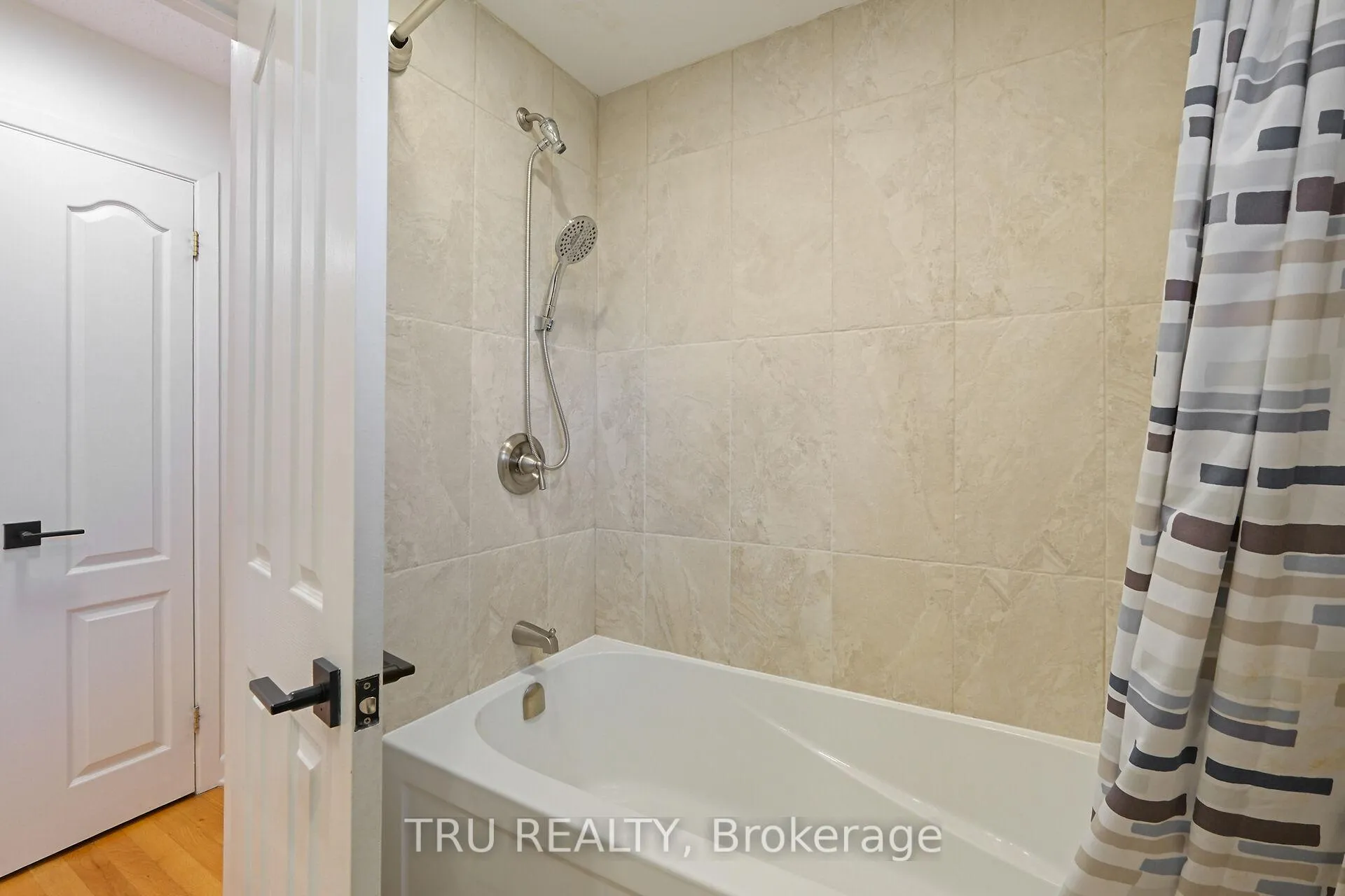 Photo 31 of 12 Apache Crescent, Ottawa, City View/Skyline/Fisher Heights/Parkwood Hills — HOMEH