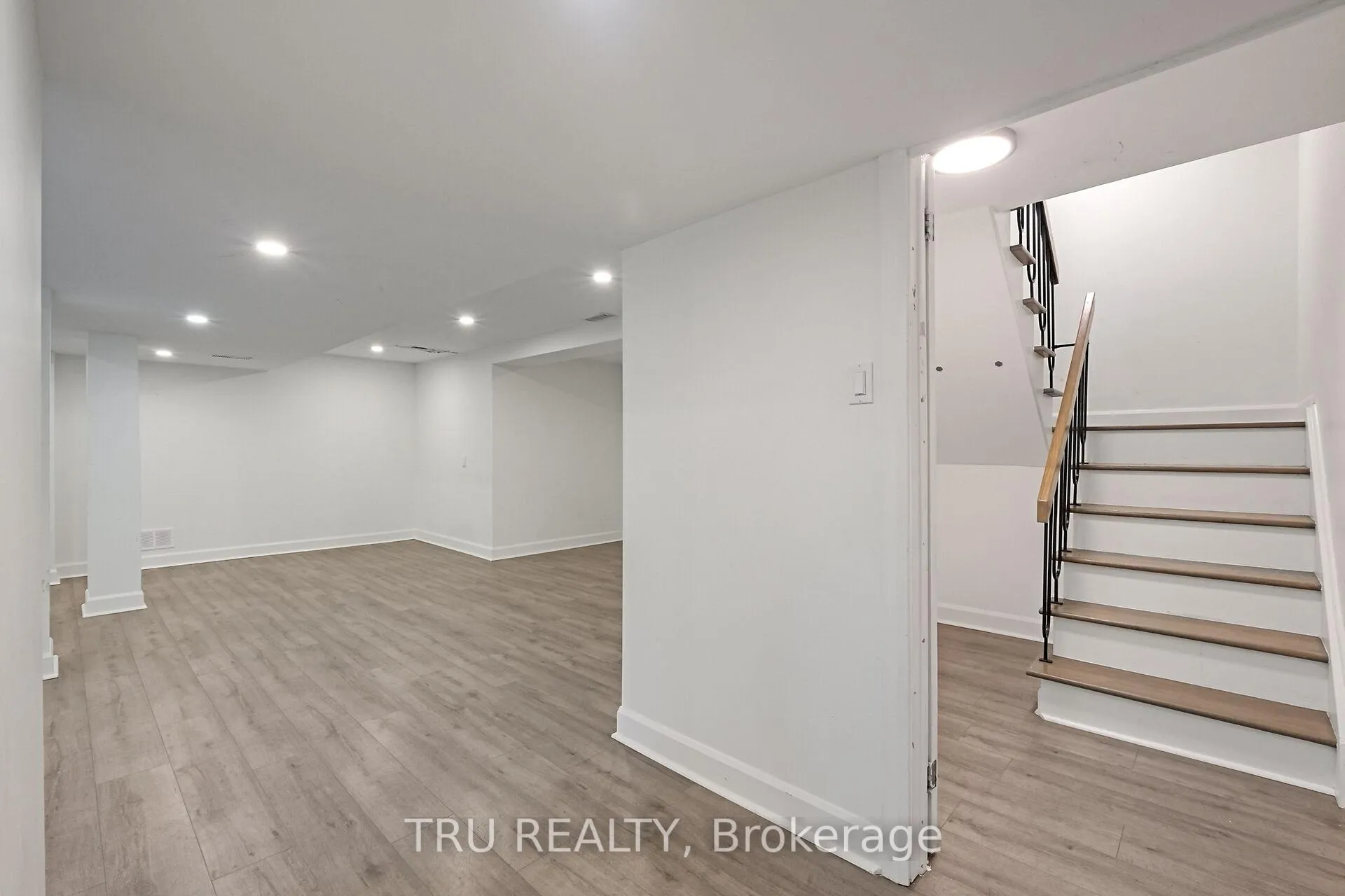 Photo 39 of 12 Apache Crescent, Ottawa, City View/Skyline/Fisher Heights/Parkwood Hills — HOMEH