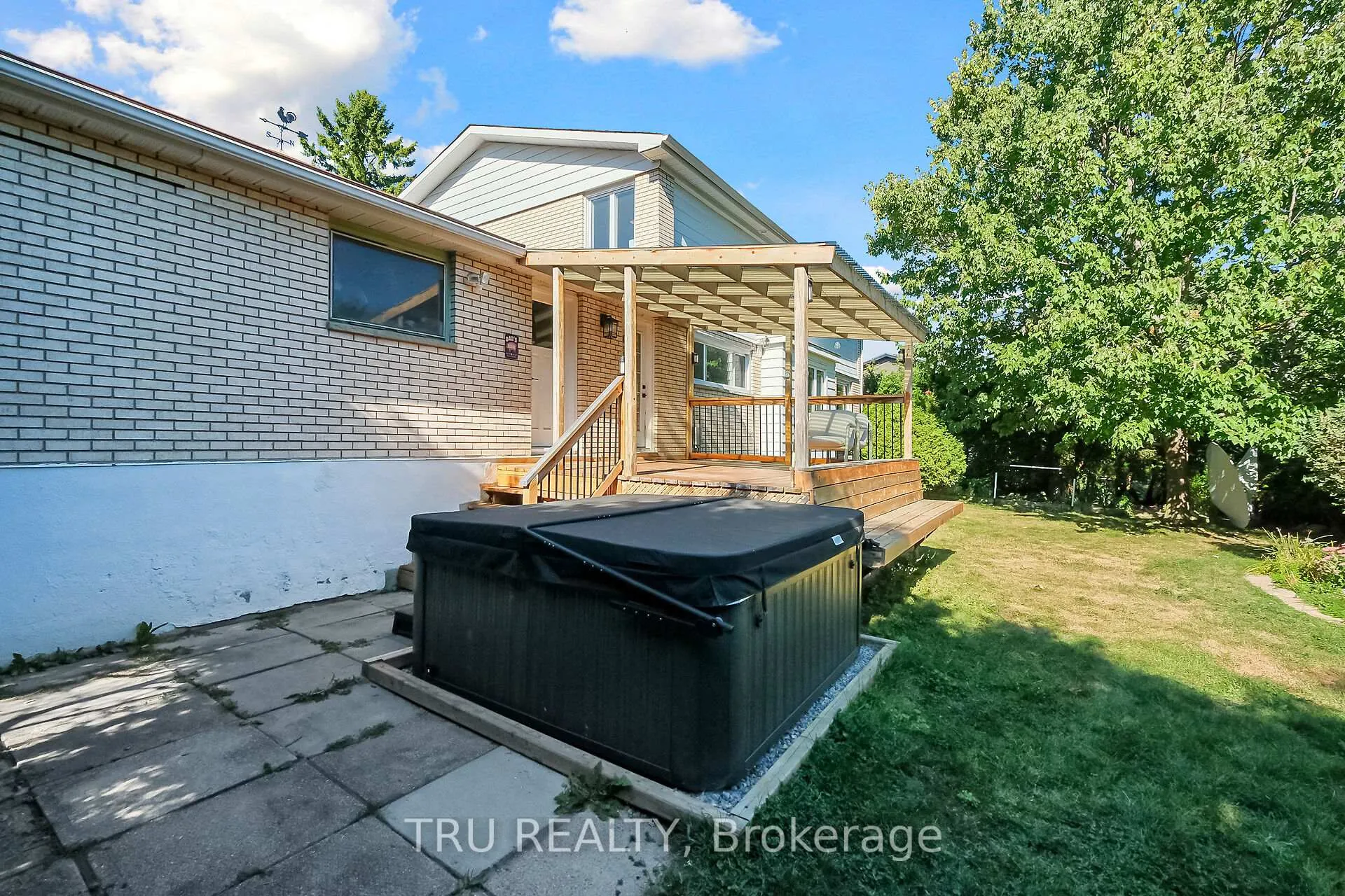 Photo 43 of 12 Apache Crescent, Ottawa, City View/Skyline/Fisher Heights/Parkwood Hills — HOMEH