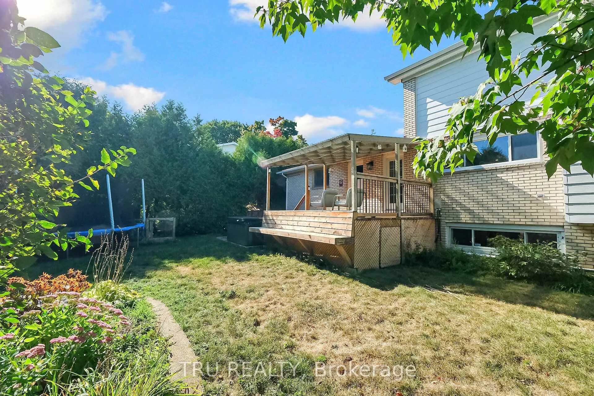 Photo 46 of 12 Apache Crescent, Ottawa, City View/Skyline/Fisher Heights/Parkwood Hills — HOMEH