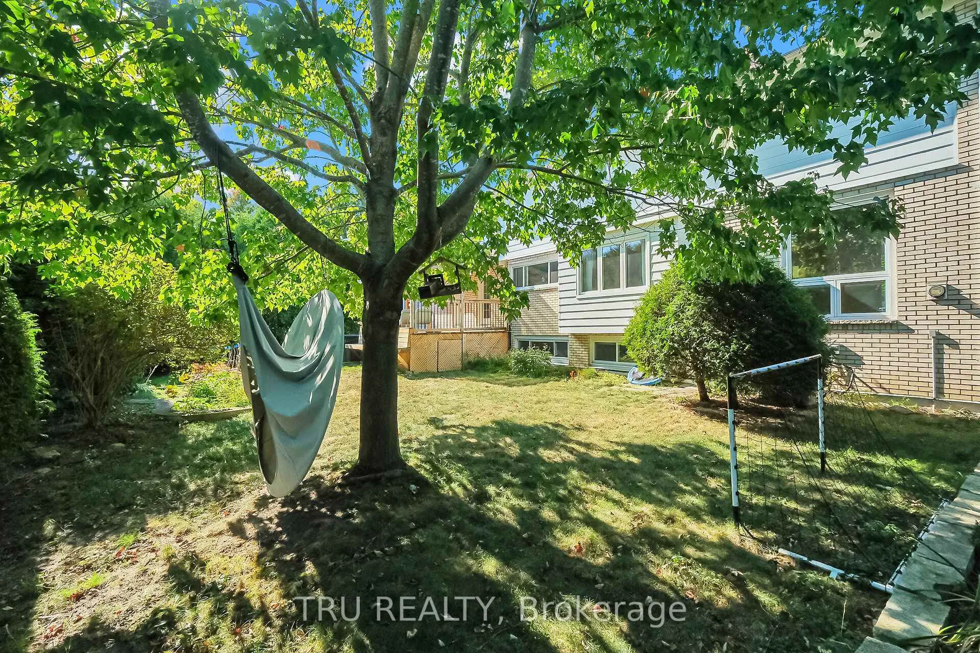 Photo 47 of 12 Apache Crescent, Ottawa, City View/Skyline/Fisher Heights/Parkwood Hills — HOMEH