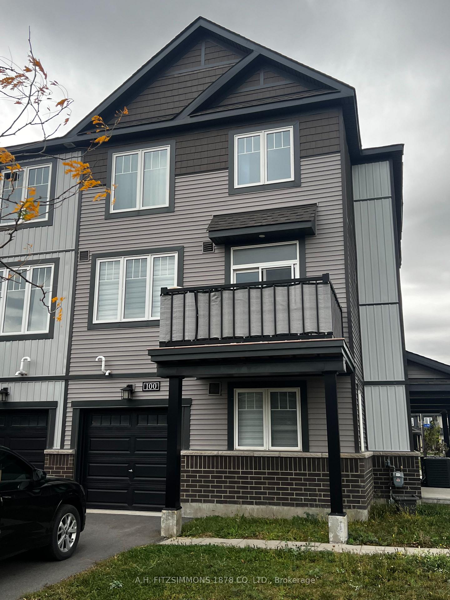 Photo 3 of 100 Teelin Circle, Ottawa, Barrhaven - Half Moon Bay — HOMEH