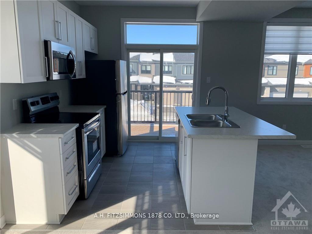 Photo 5 of 100 Teelin Circle, Ottawa, Barrhaven - Half Moon Bay — HOMEH
