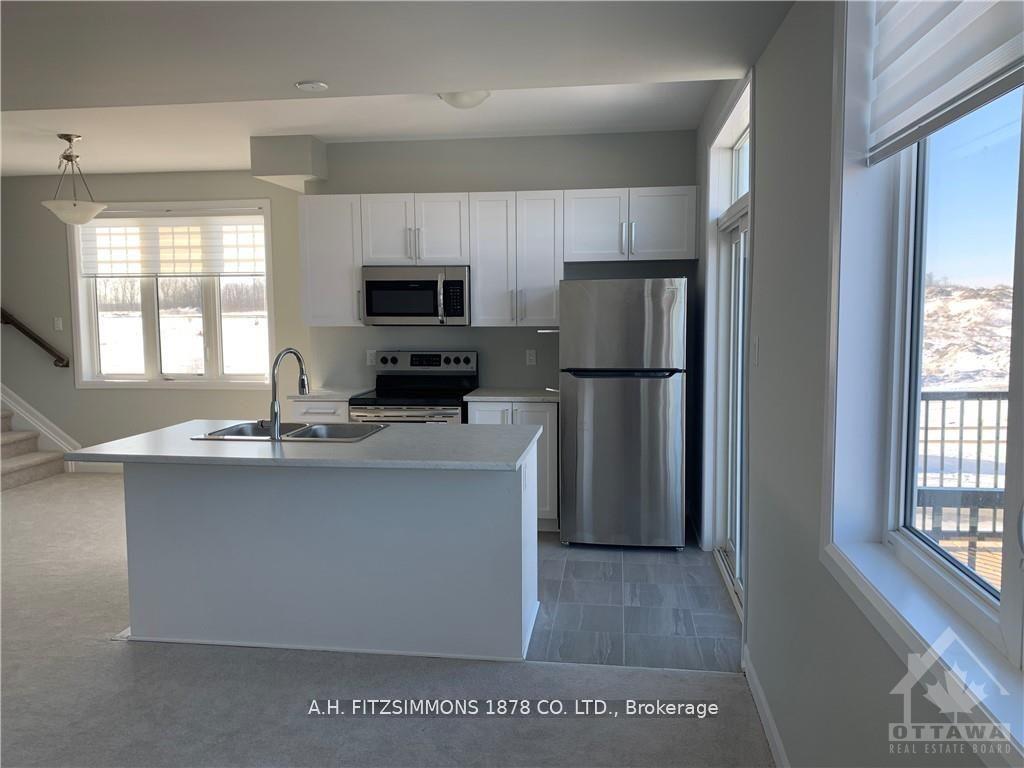 Photo 4 of 100 Teelin Circle, Ottawa, Barrhaven - Half Moon Bay — HOMEH