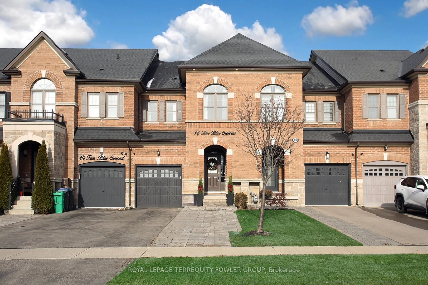 Front of 16 True Blue Crescent