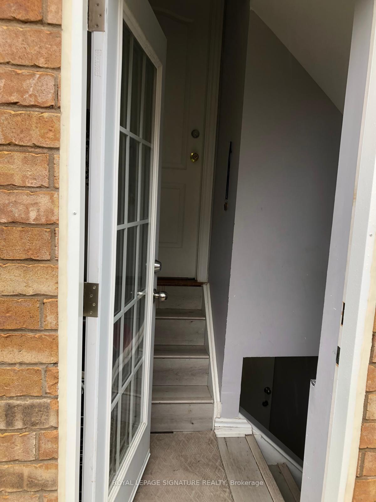 Photo 6 of 51 Farthingale Crescent, Brampton, Fletcher's Meadow — HOMEH