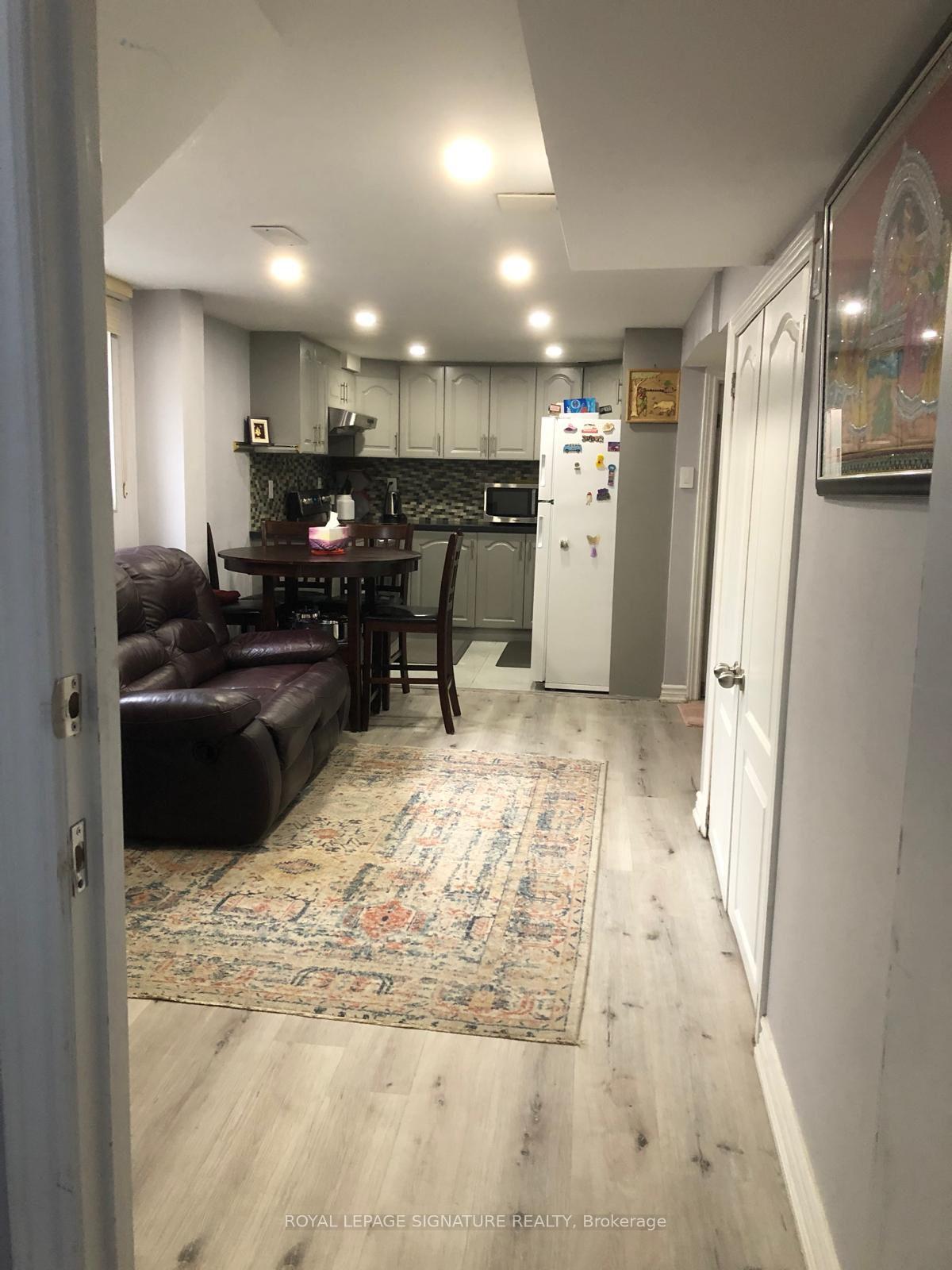 Photo 10 of 51 Farthingale Crescent, Brampton, Fletcher's Meadow — HOMEH