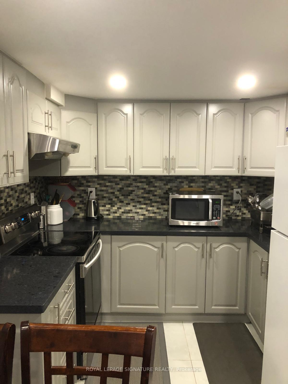 Photo 12 of 51 Farthingale Crescent, Brampton, Fletcher's Meadow — HOMEH