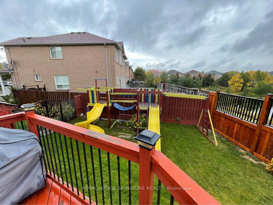 Photo 8 of 51 Farthingale Crescent, Brampton, Fletcher's Meadow — HOMEH
