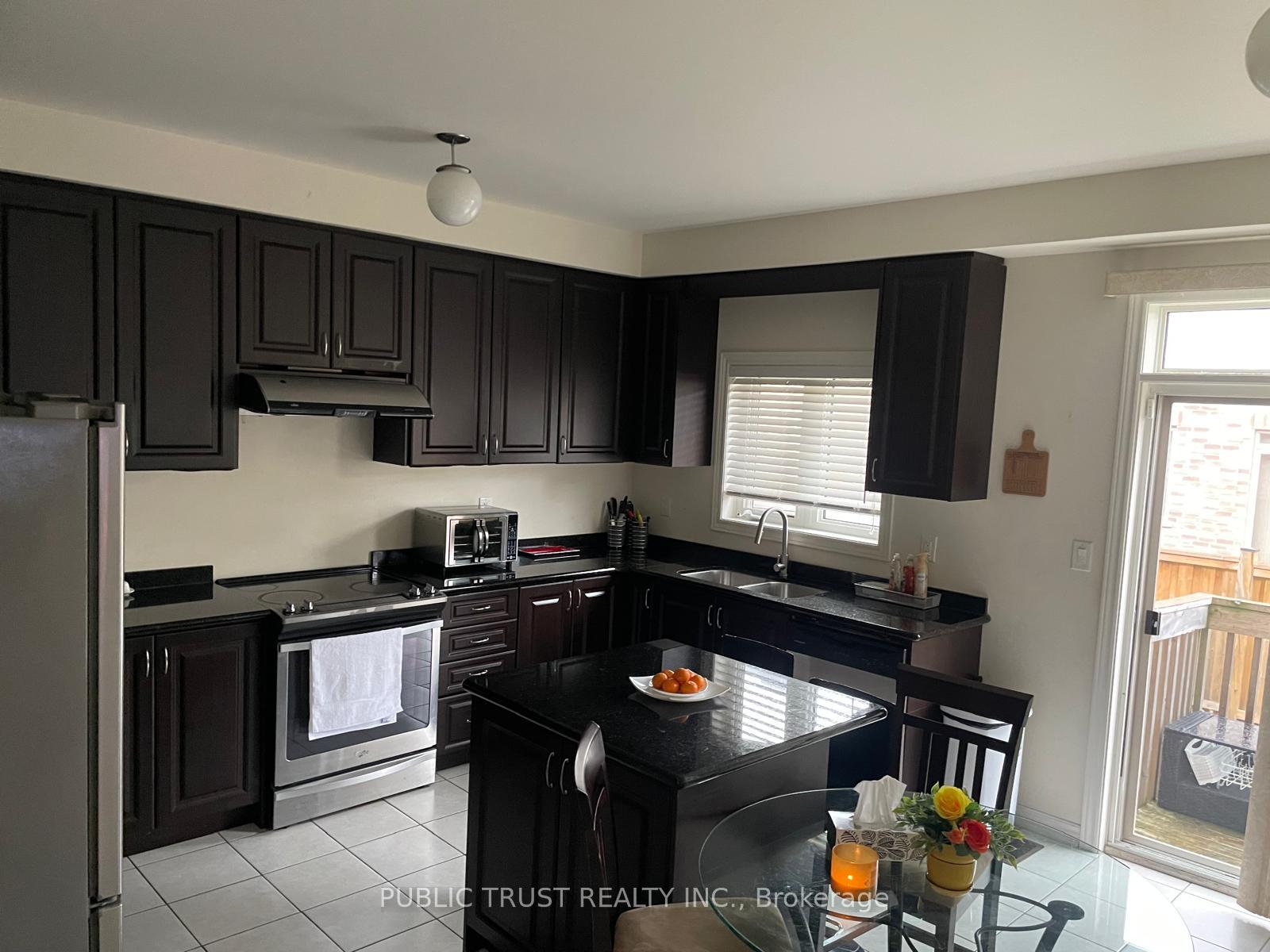 Photo 5 of 24 Masken Circle, Brampton, Northwest Brampton — HOMEH