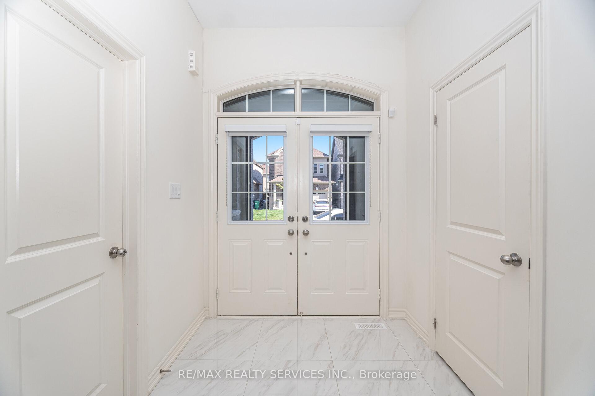 Photo 5 of 62 Block Road, Brampton, Northwest Brampton — HOMEH
