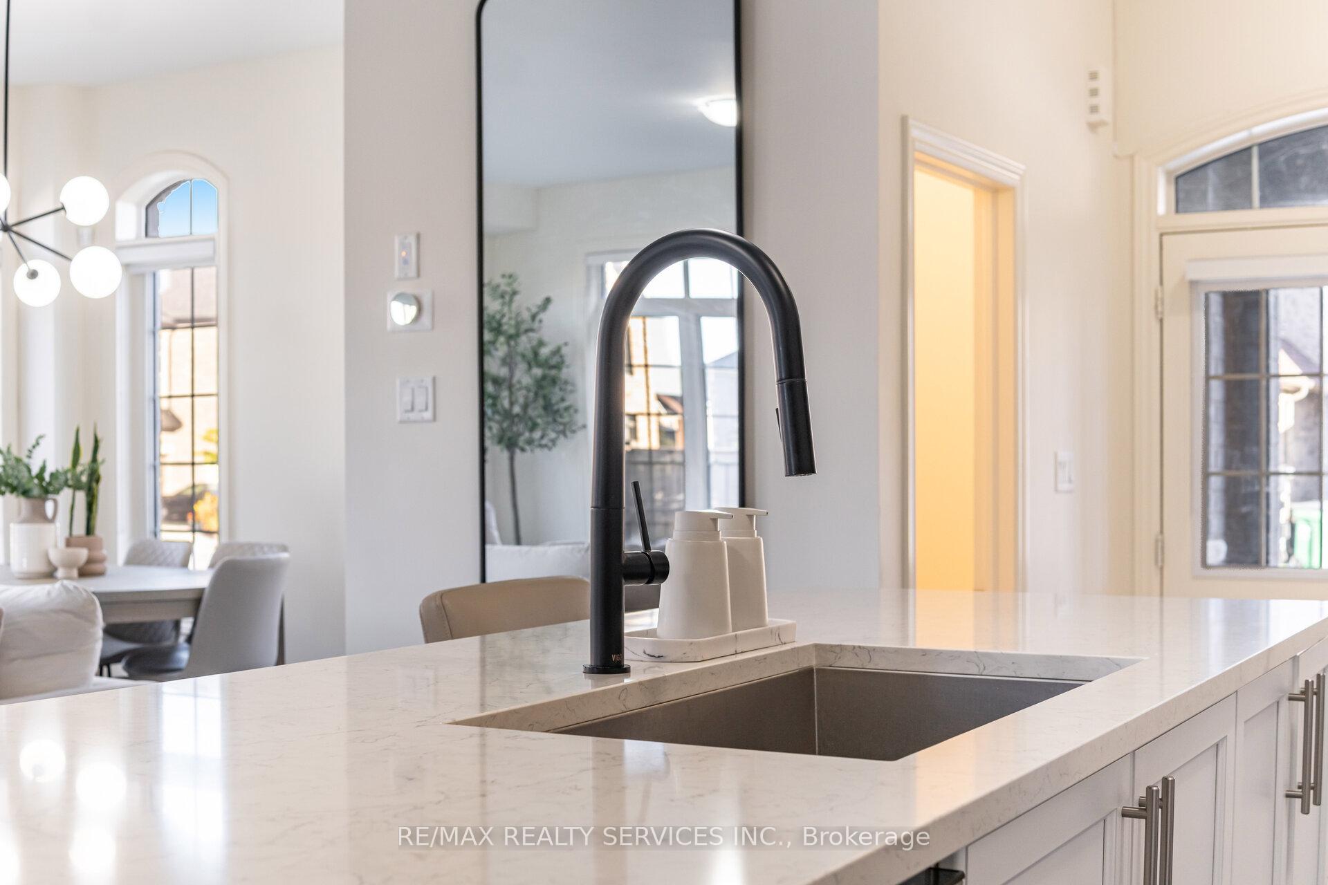 Photo 7 of 62 Block Road, Brampton, Northwest Brampton — HOMEH