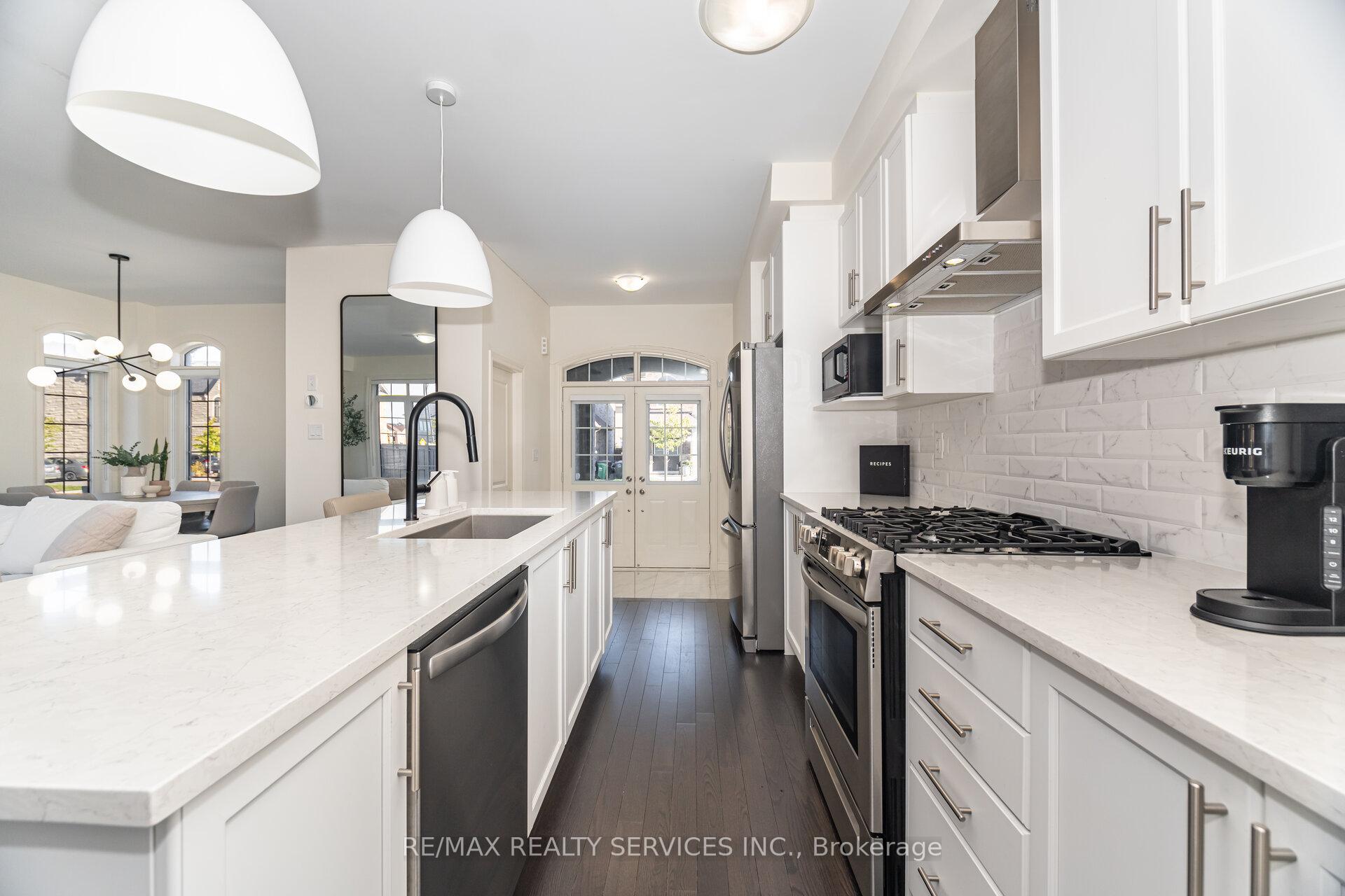 Photo 9 of 62 Block Road, Brampton, Northwest Brampton — HOMEH