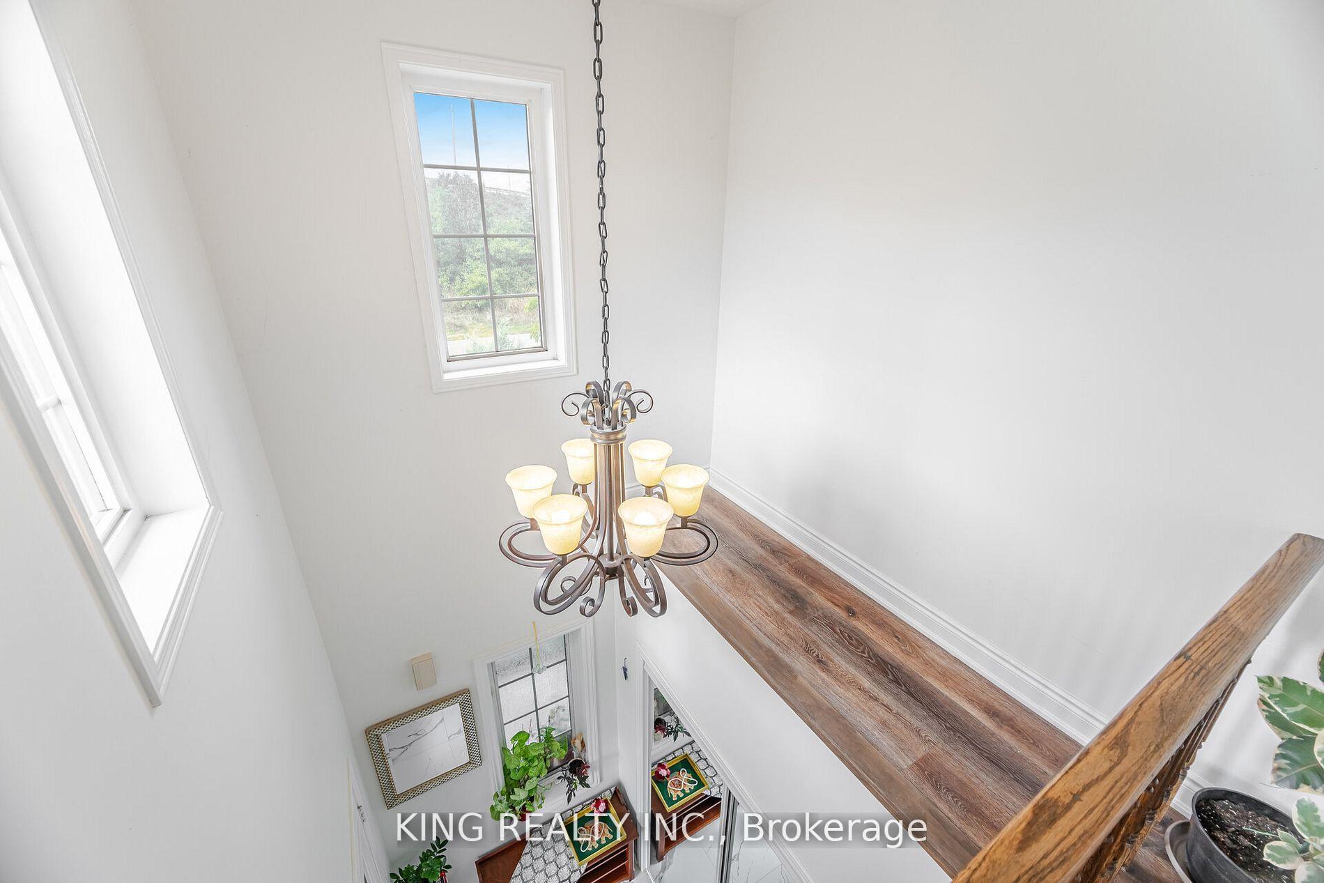 Photo 7 of 89 Crystal Glen Crescent, Brampton, Credit Valley — HOMEH