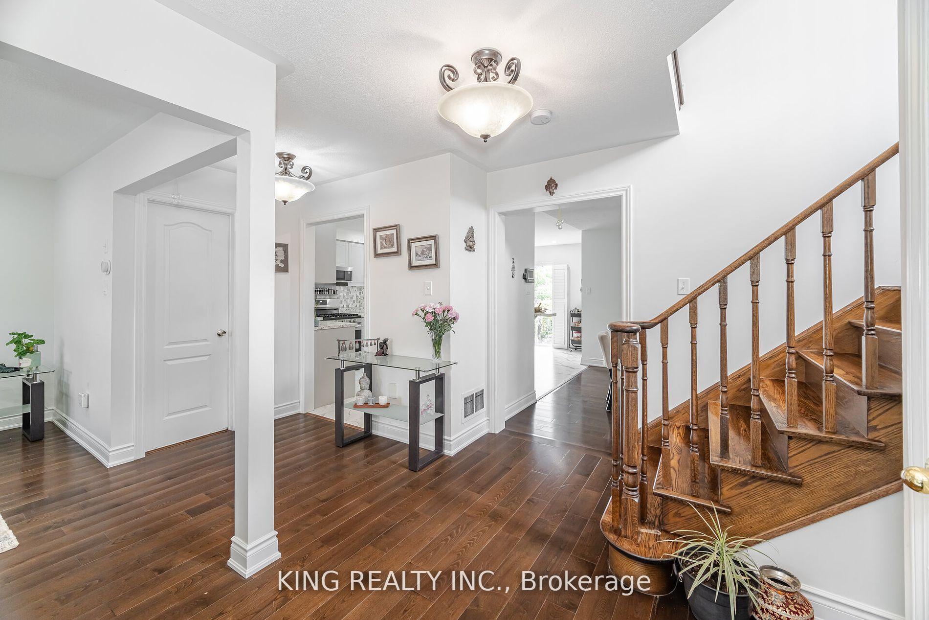 Photo 8 of 89 Crystal Glen Crescent, Brampton, Credit Valley — HOMEH