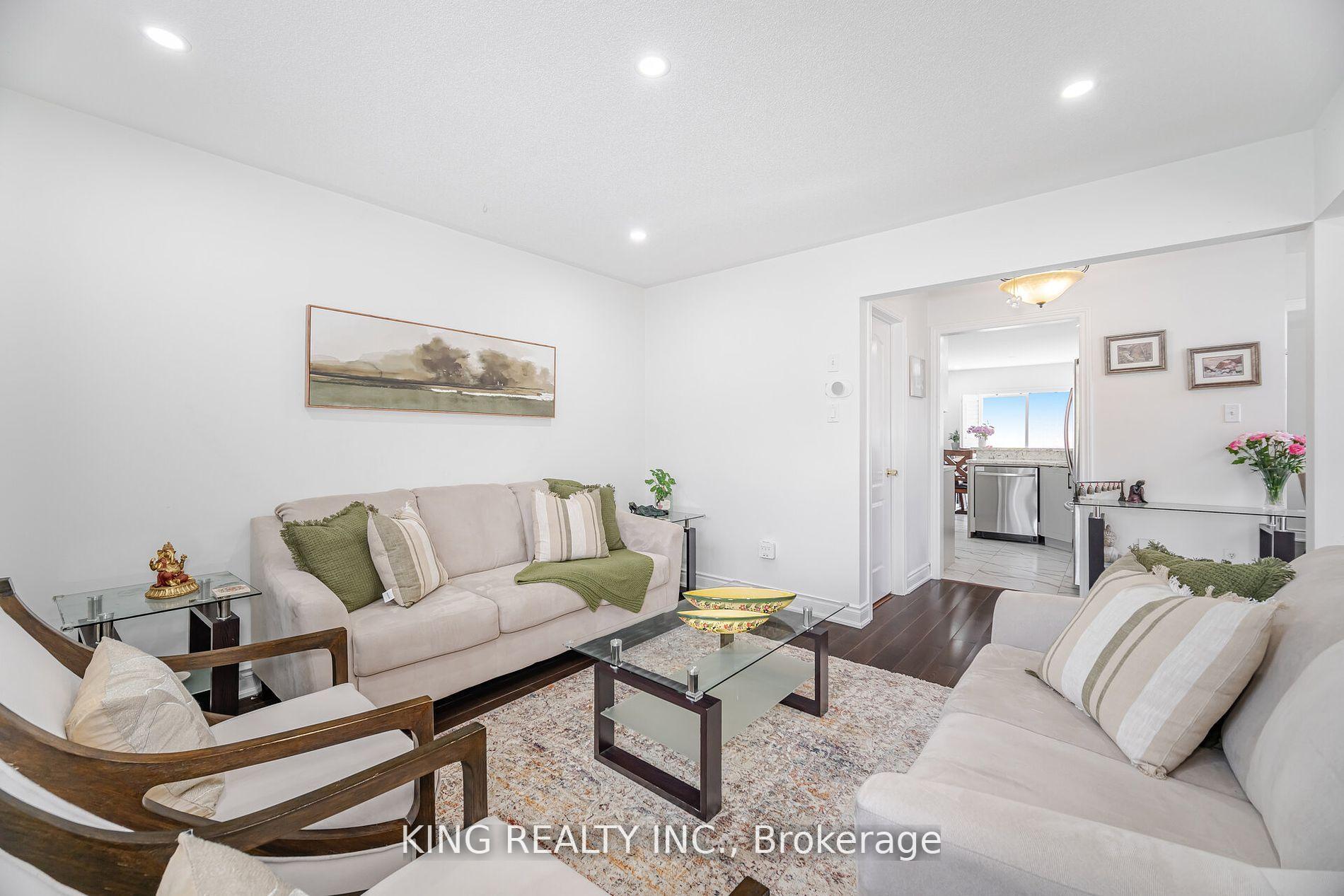 Photo 10 of 89 Crystal Glen Crescent, Brampton, Credit Valley — HOMEH