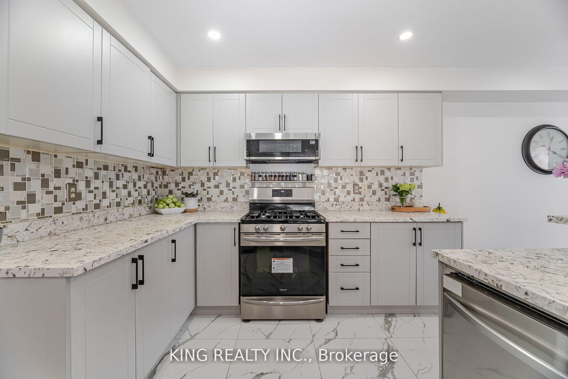 Photo 14 of 89 Crystal Glen Crescent, Brampton, Credit Valley — HOMEH