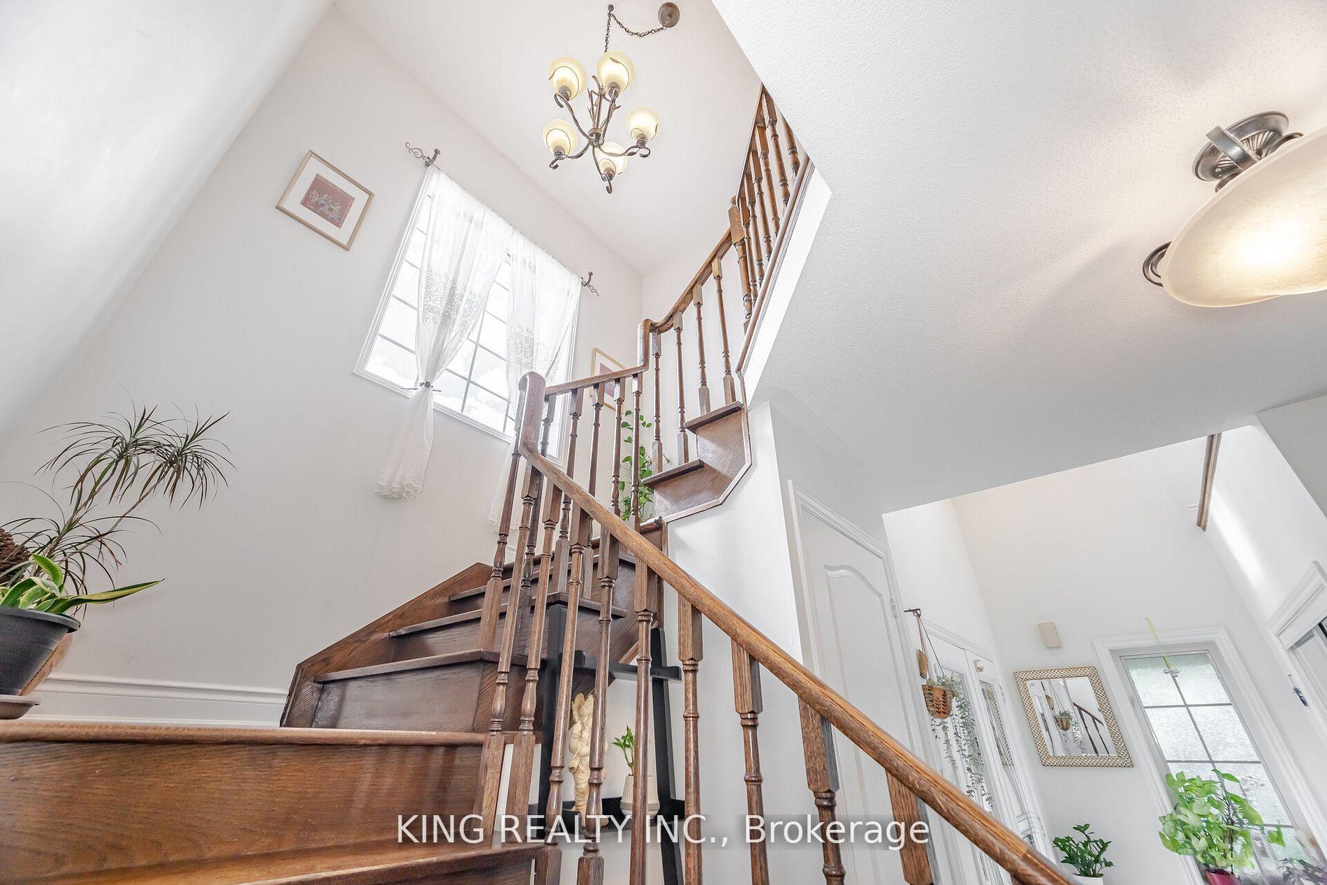 Photo 21 of 89 Crystal Glen Crescent, Brampton, Credit Valley — HOMEH