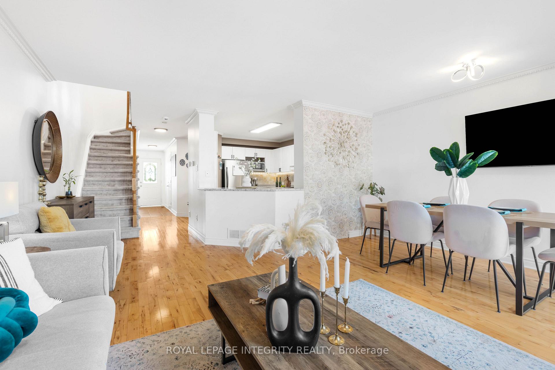Photo 2 of 11 Daventry Crescent, Ottawa, Barrhaven - Longfields — HOMEH