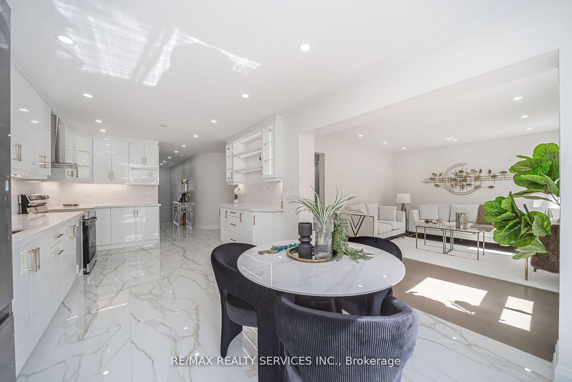 Photo 1 of 10 Linderwood Drive, Brampton, Fletcher's Meadow — HOMEH