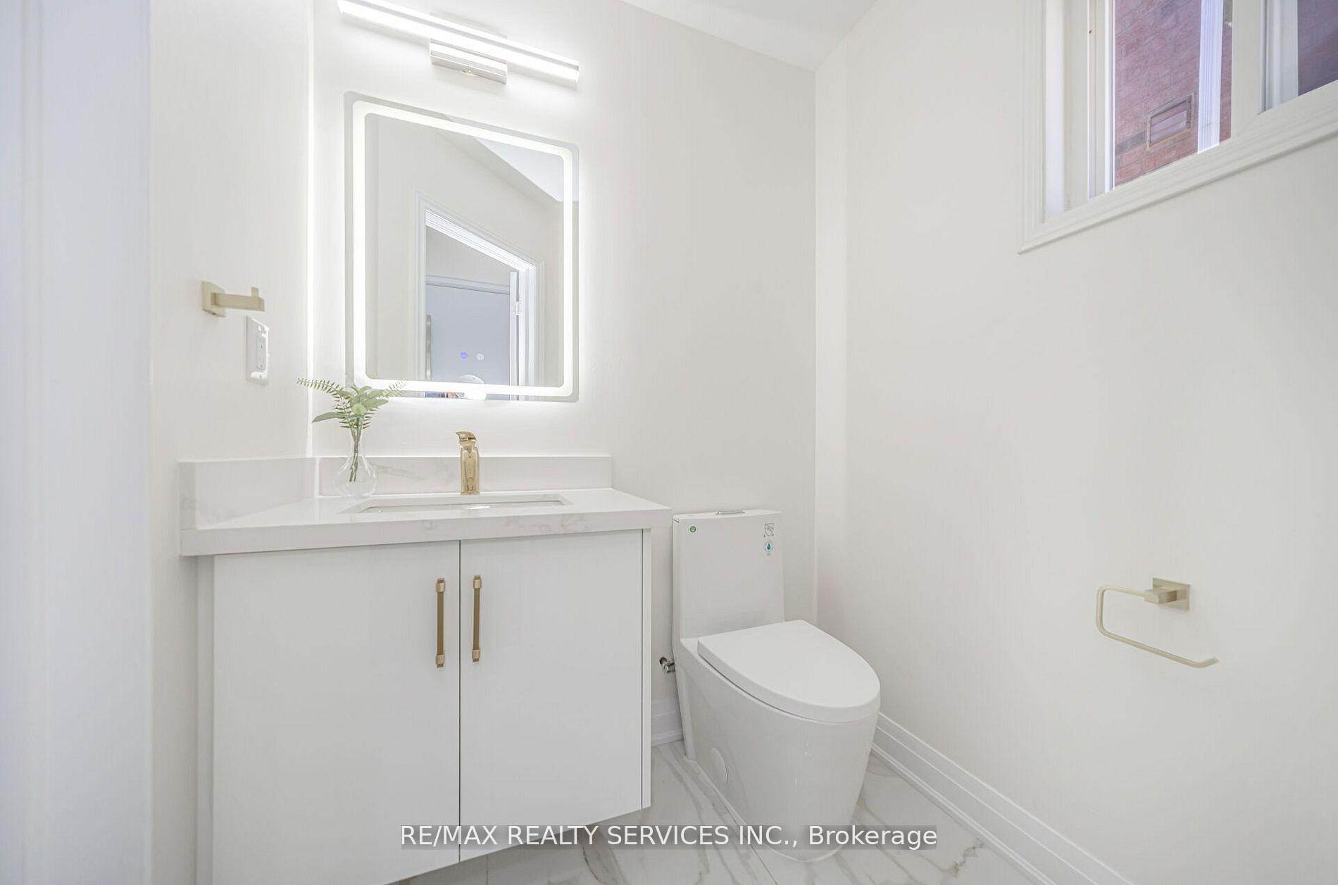 Photo 5 of 10 Linderwood Drive, Brampton, Fletcher's Meadow — HOMEH