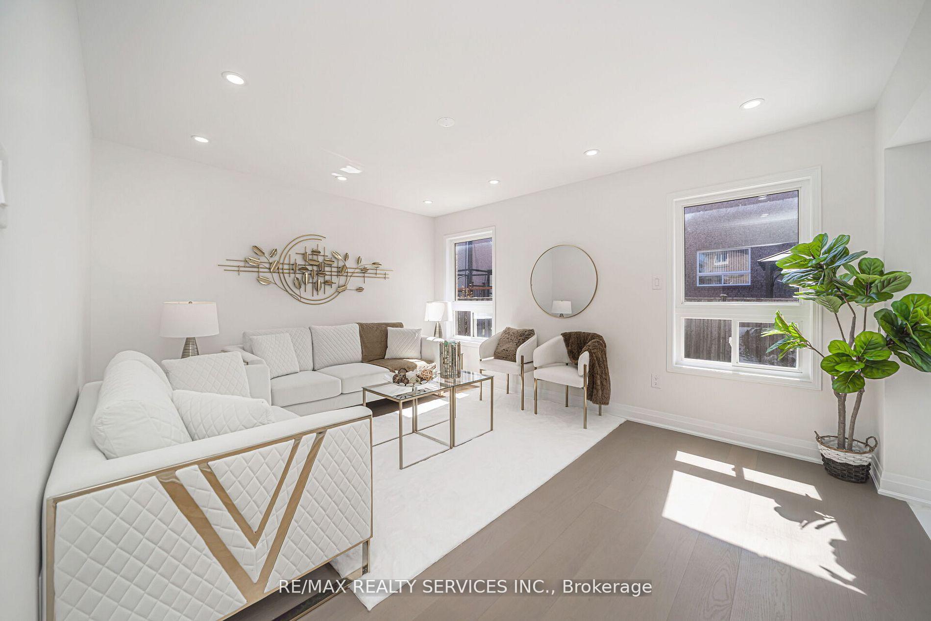 Photo 7 of 10 Linderwood Drive, Brampton, Fletcher's Meadow — HOMEH