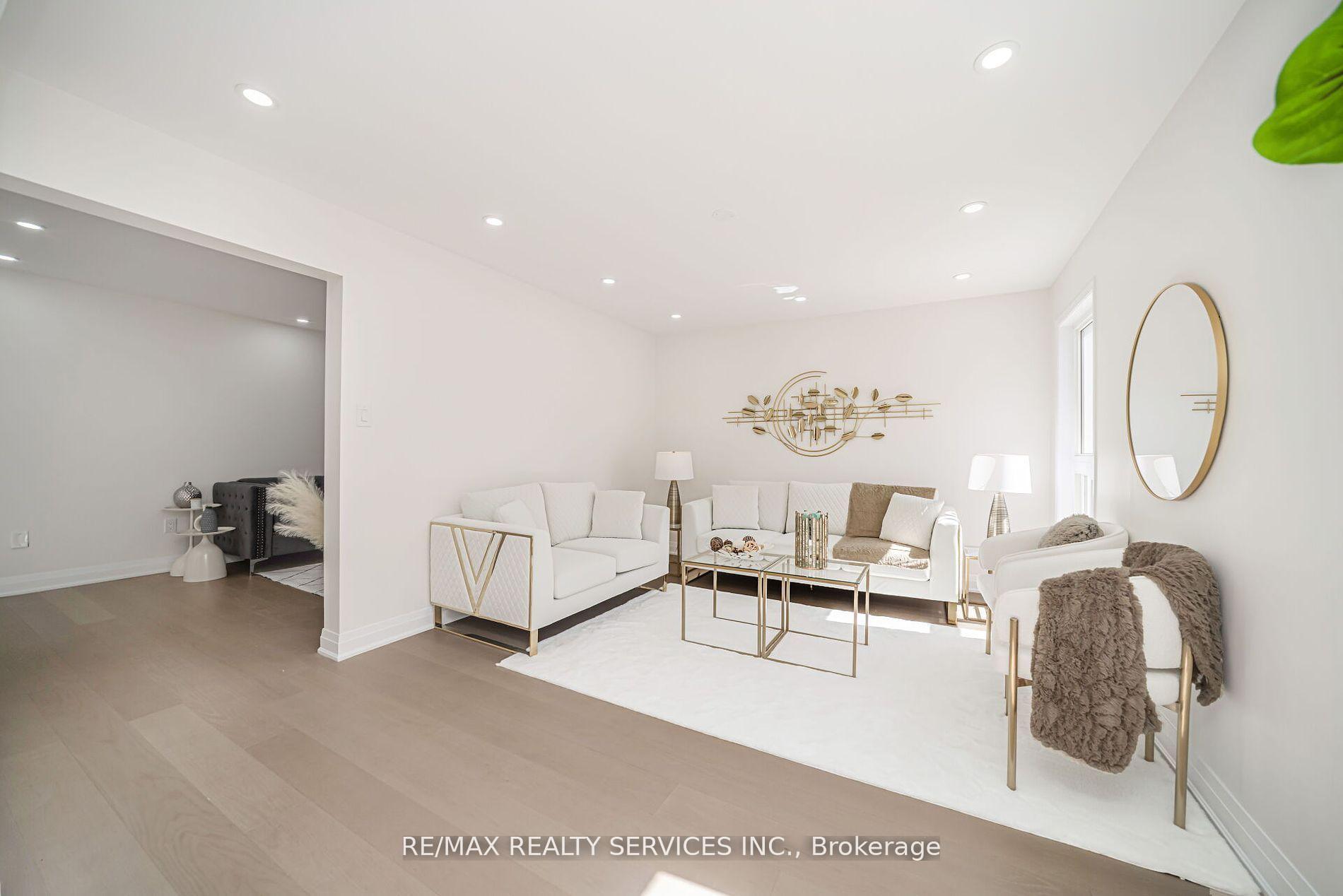 Photo 8 of 10 Linderwood Drive, Brampton, Fletcher's Meadow — HOMEH