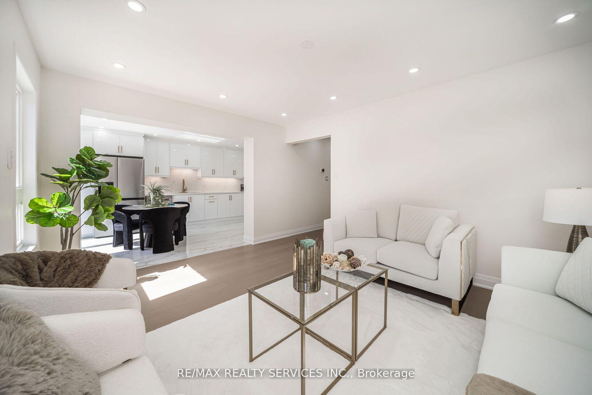 Photo 9 of 10 Linderwood Drive, Brampton, Fletcher's Meadow — HOMEH
