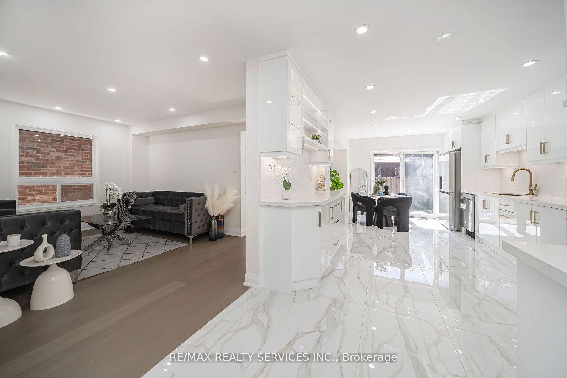 Photo 11 of 10 Linderwood Drive, Brampton, Fletcher's Meadow — HOMEH