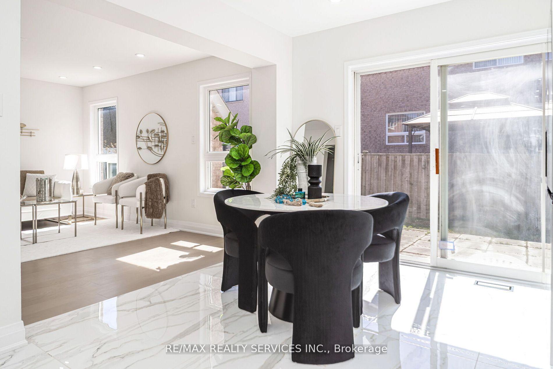 Photo 18 of 10 Linderwood Drive, Brampton, Fletcher's Meadow — HOMEH